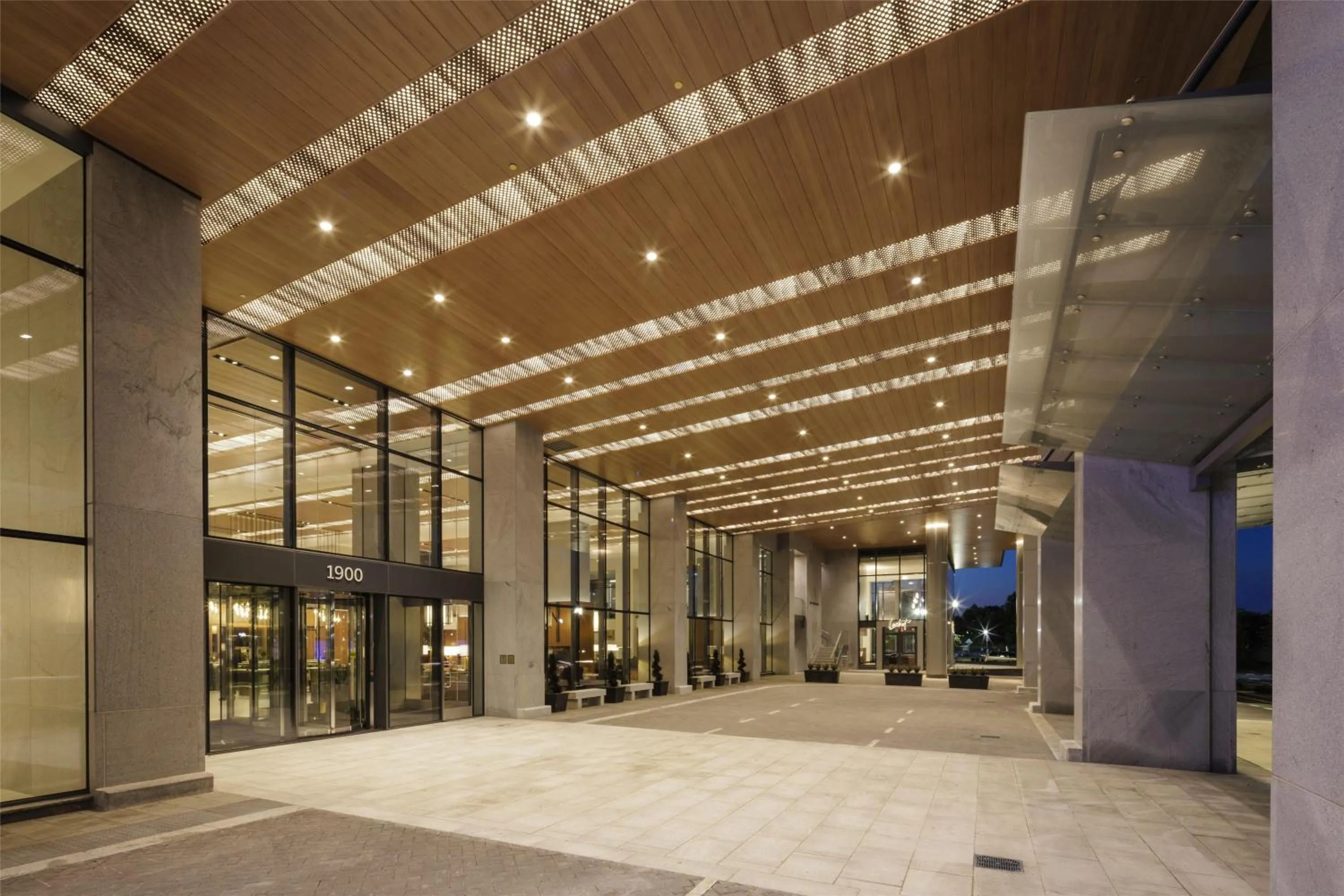Property building in Hilton Arlington Rosslyn The Key