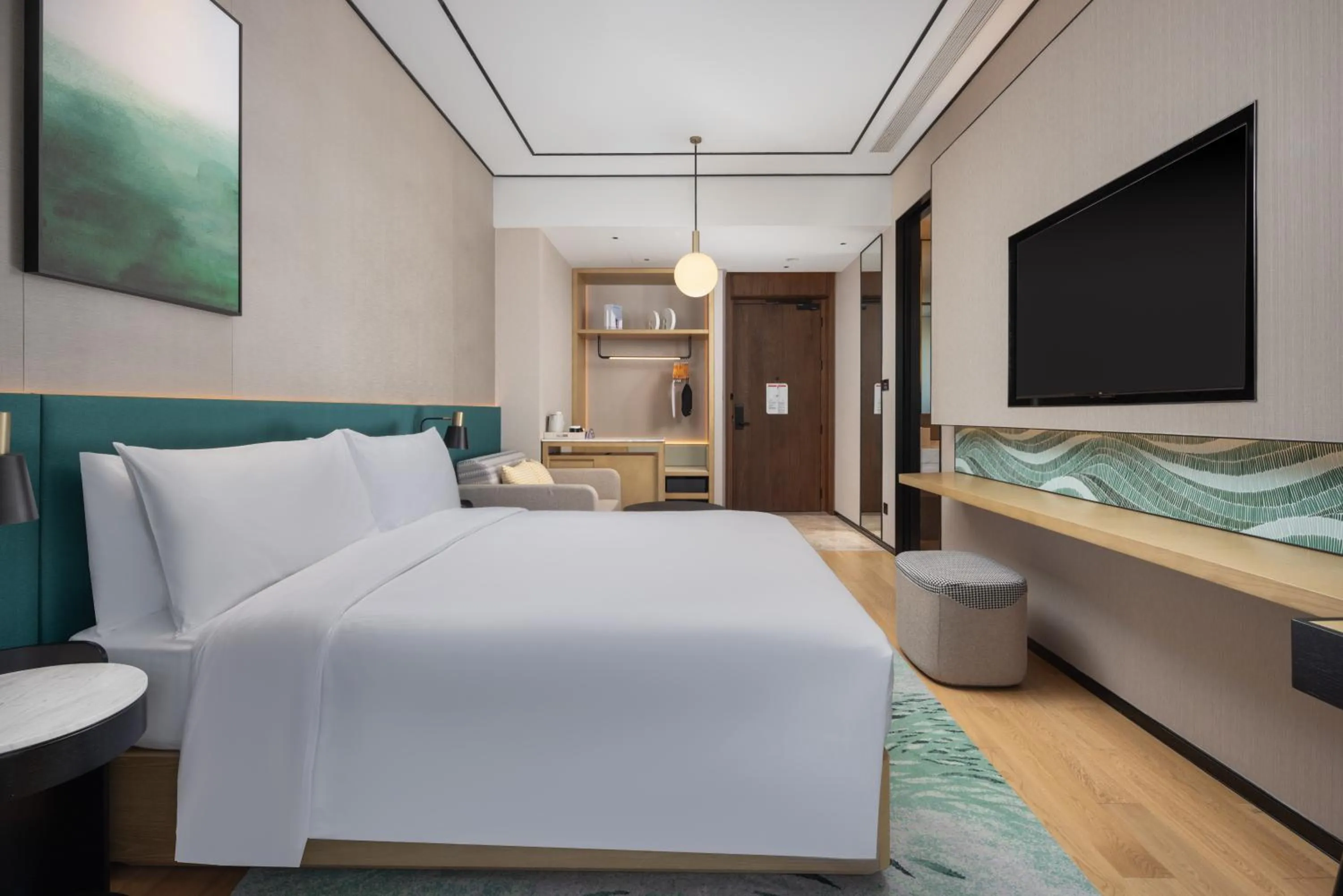 Photo of the whole room, Bed in Hilton Garden Inn Shanghai High-Speed East Railway Station