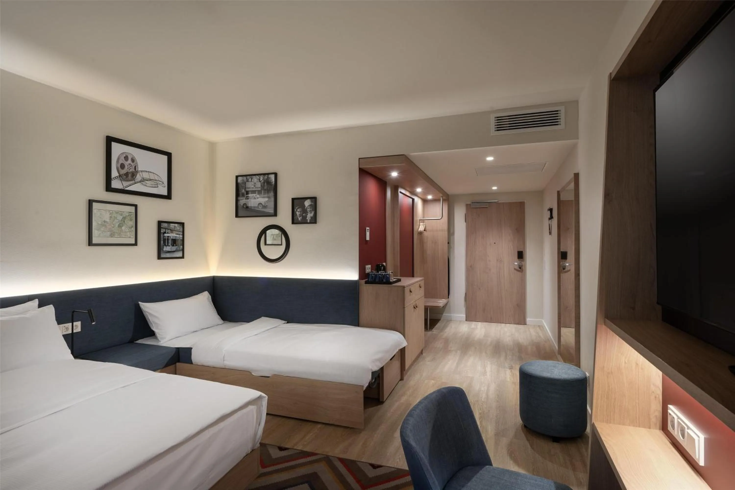 Living room, Bed in Hampton By Hilton Potsdam Babelsberg