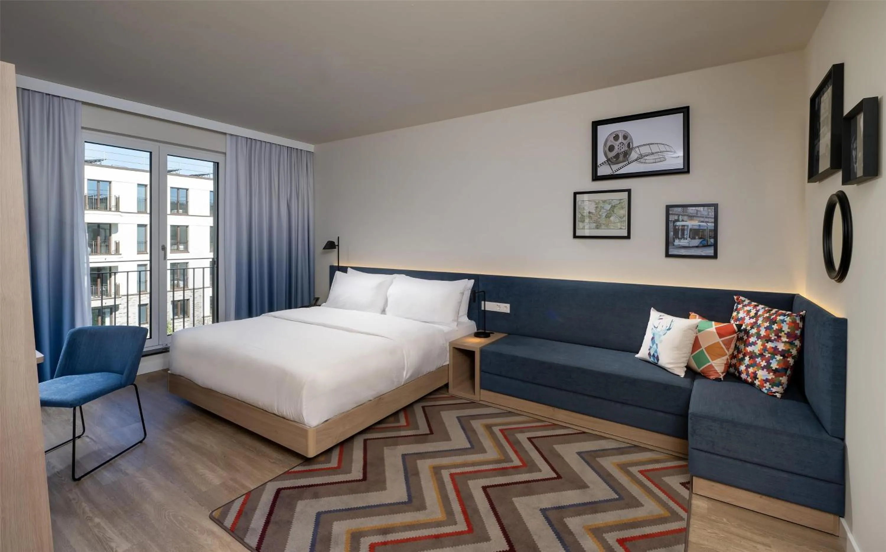 Living room, Bed in Hampton By Hilton Potsdam Babelsberg