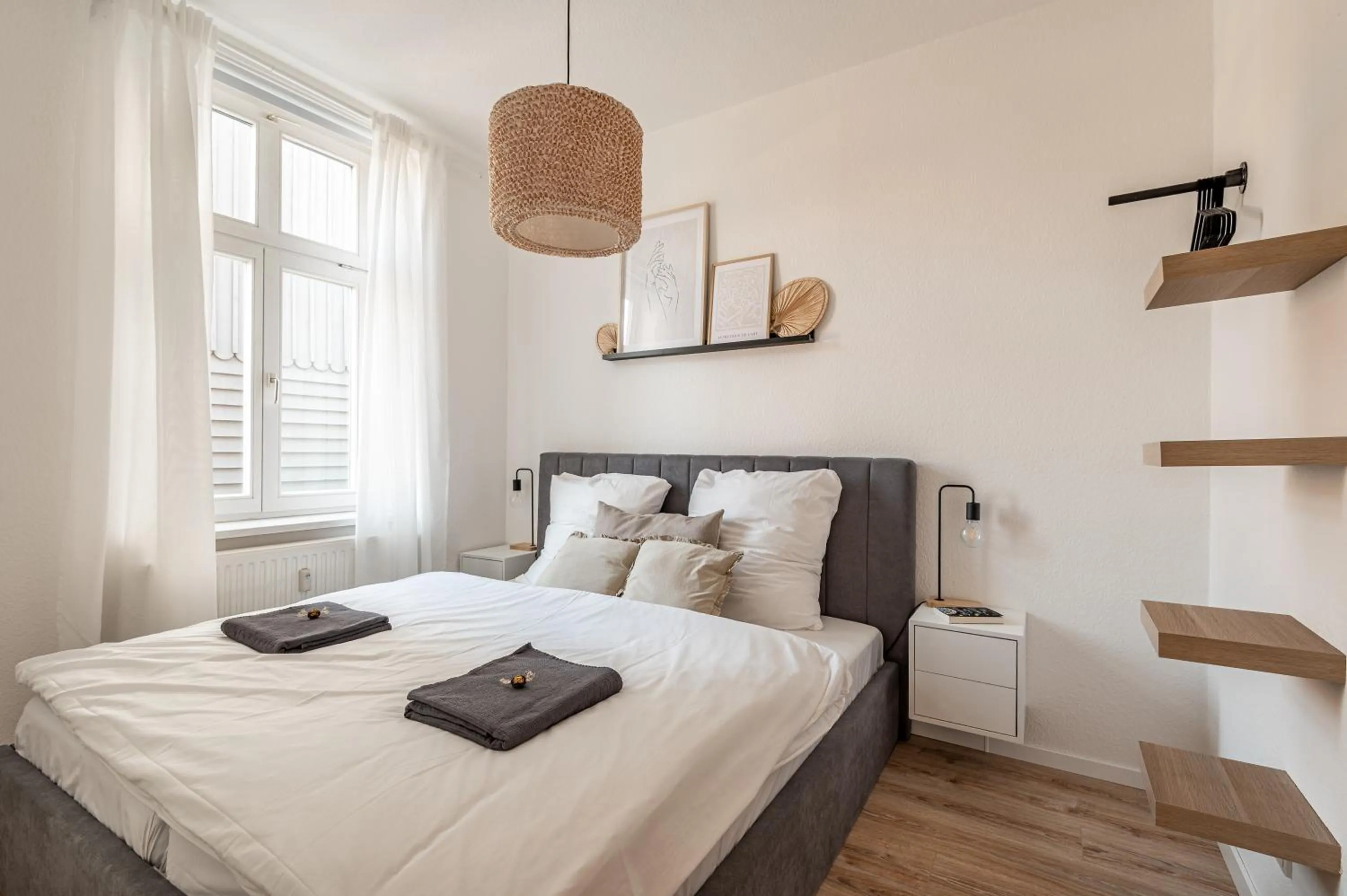 Bed in REGIOHOTEL Am Nicolaiplatz Wernigerode - #Ferienwohnungen #FrischRenoviert #Kaffeevollautomat #Bestlage