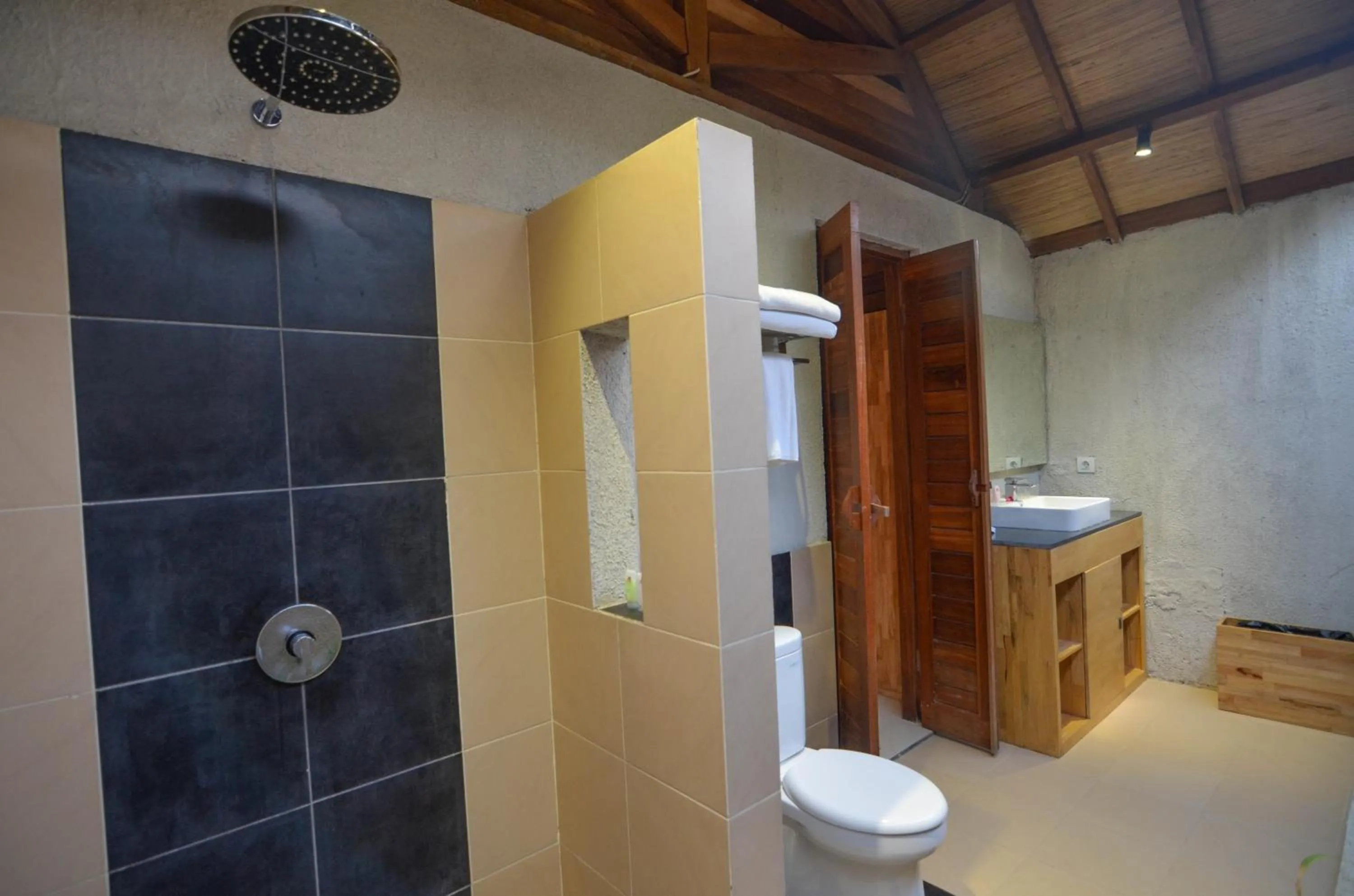 Shower in Gili Air Lagoon Resort By Waringin Hospitality