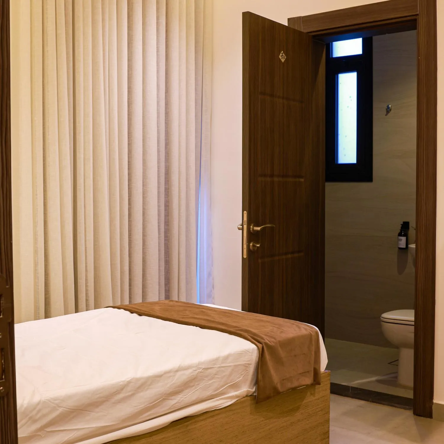 Toilet, Bed in BHomed Shaab