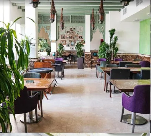 Restaurant/places to eat in BHomed Shaab