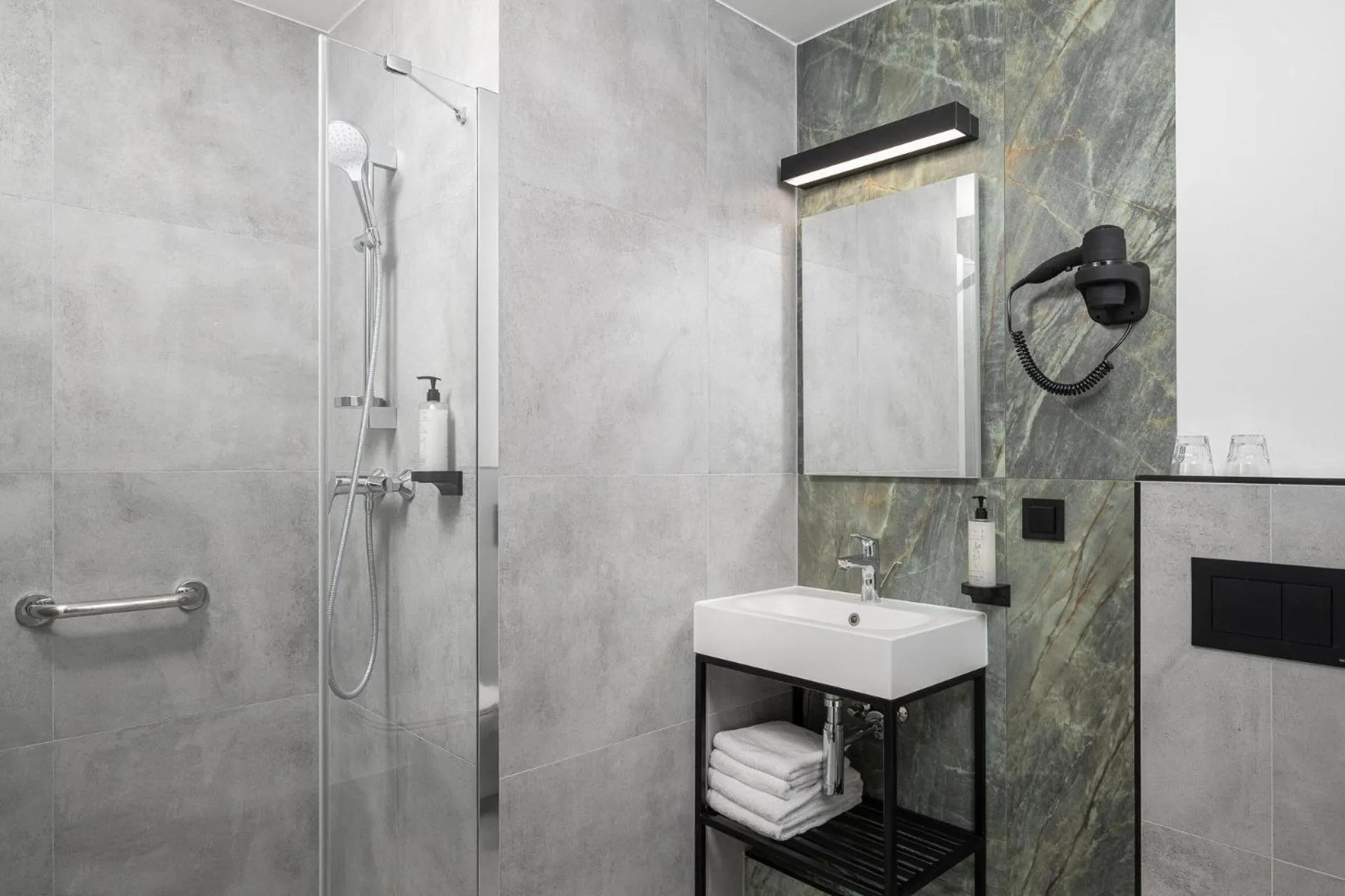 Bathroom in B&B HOTEL Leszno