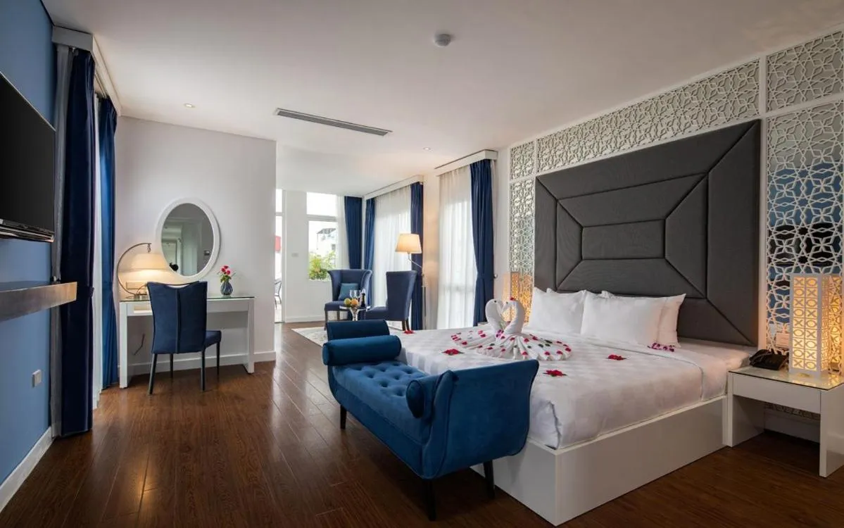 Bed in Le Petit Prince Lakeside Hotel & Rooftop Bar