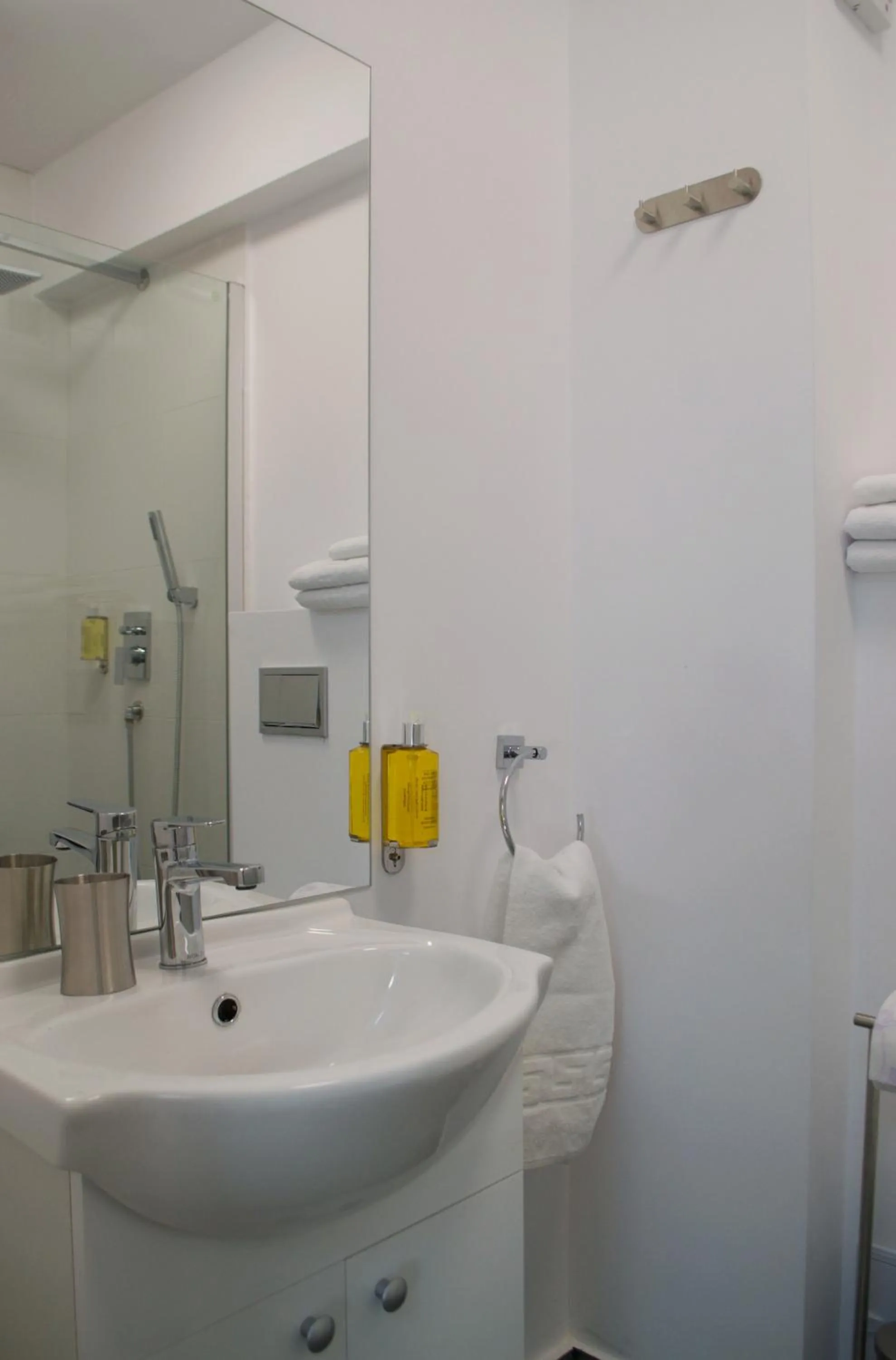 Bathroom in Fullton Central