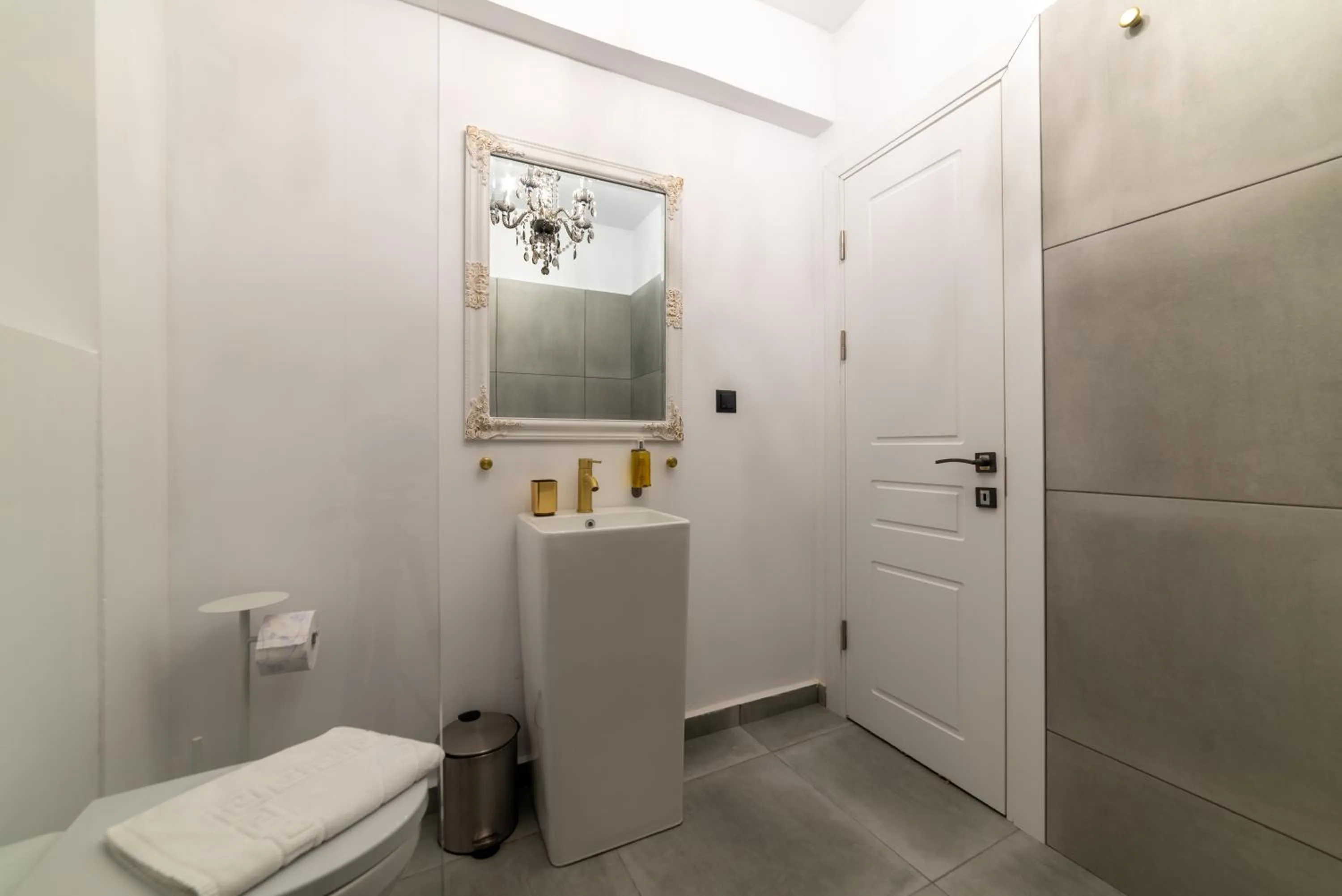 Shower in Fullton Central