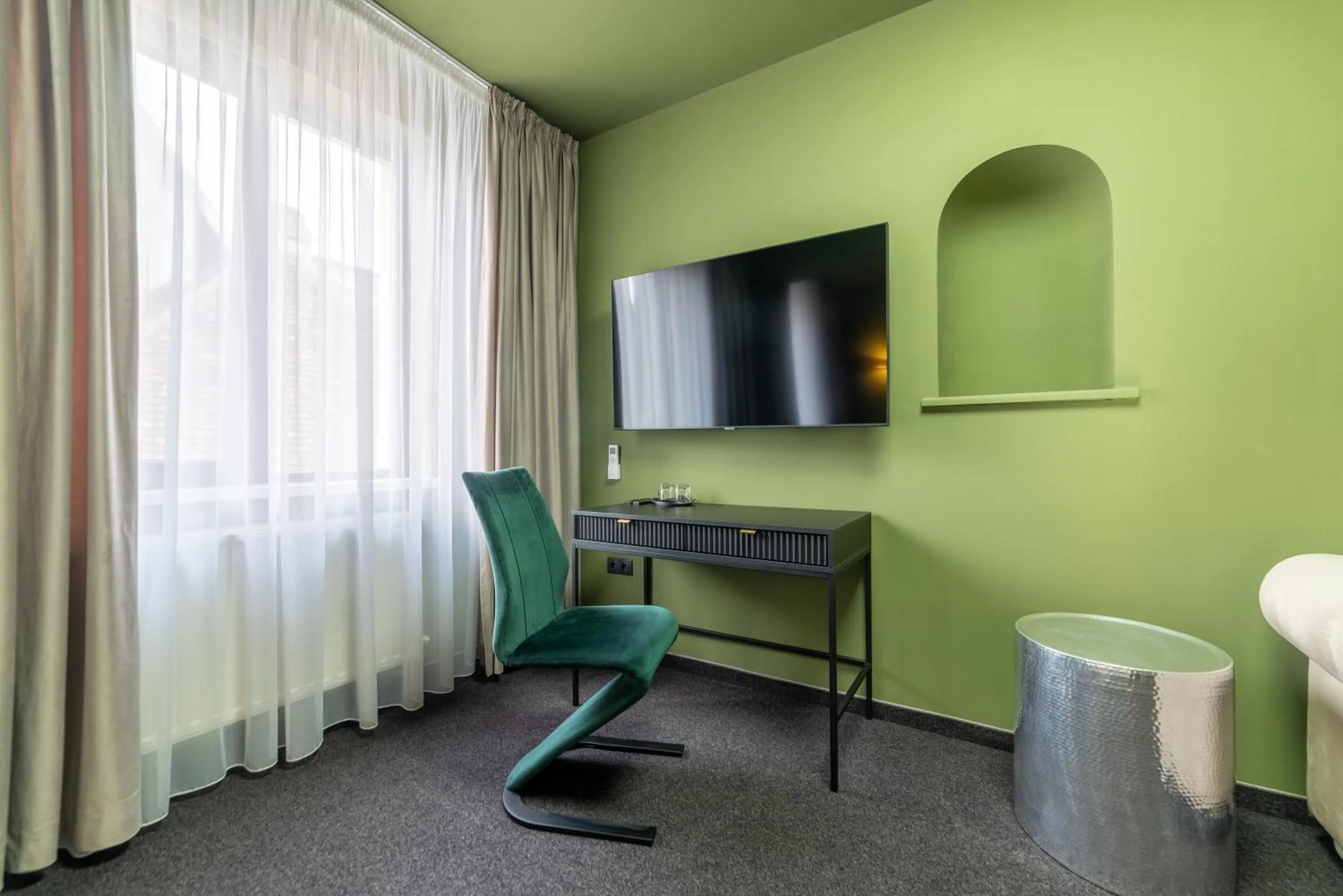 TV and multimedia in Fullton Central