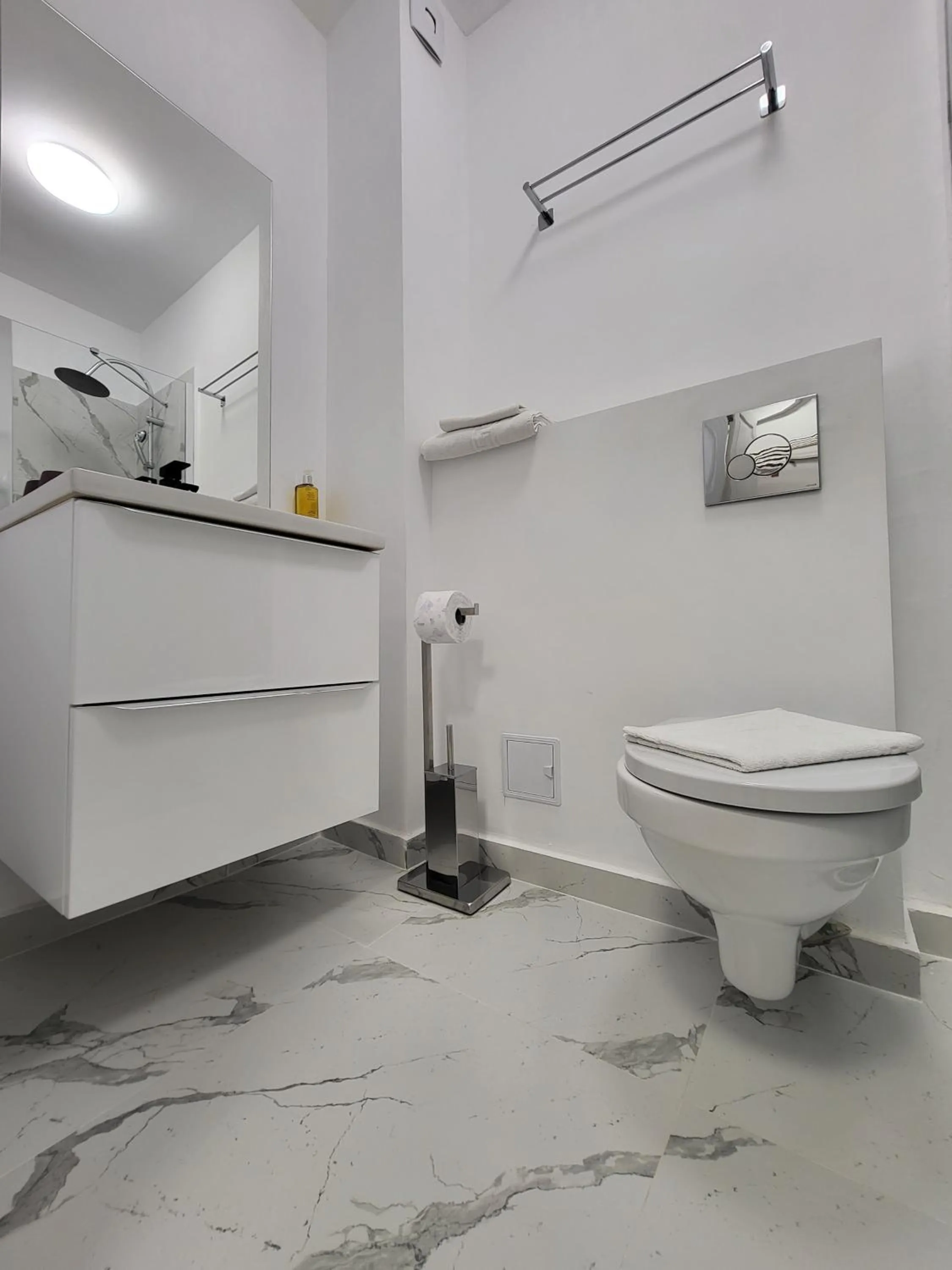 Bathroom in Fullton Central