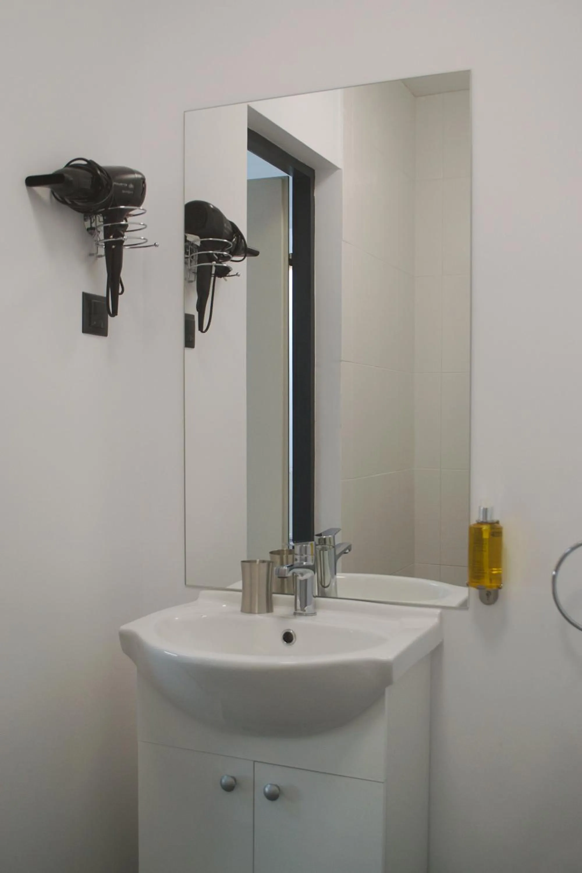 Bathroom in Fullton Central