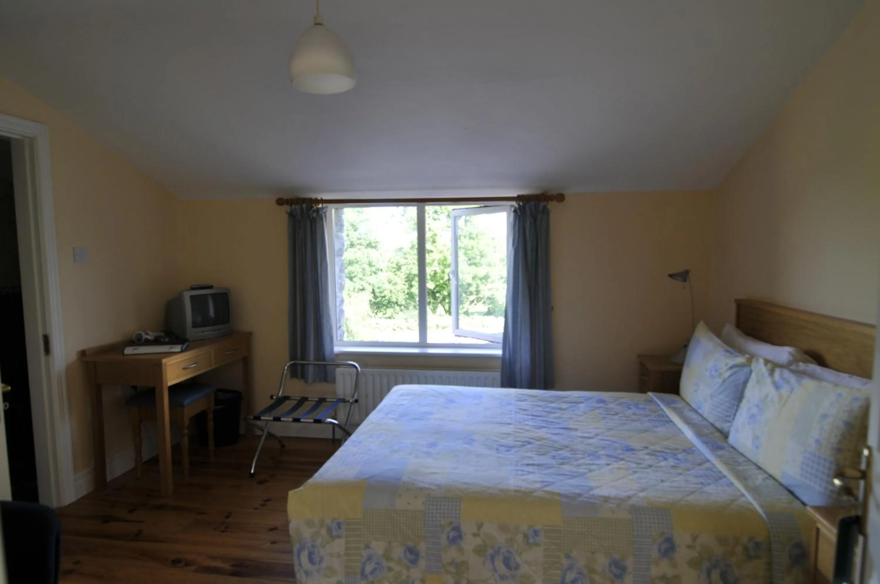 Bedroom, Bed in Carrowntober House B & B