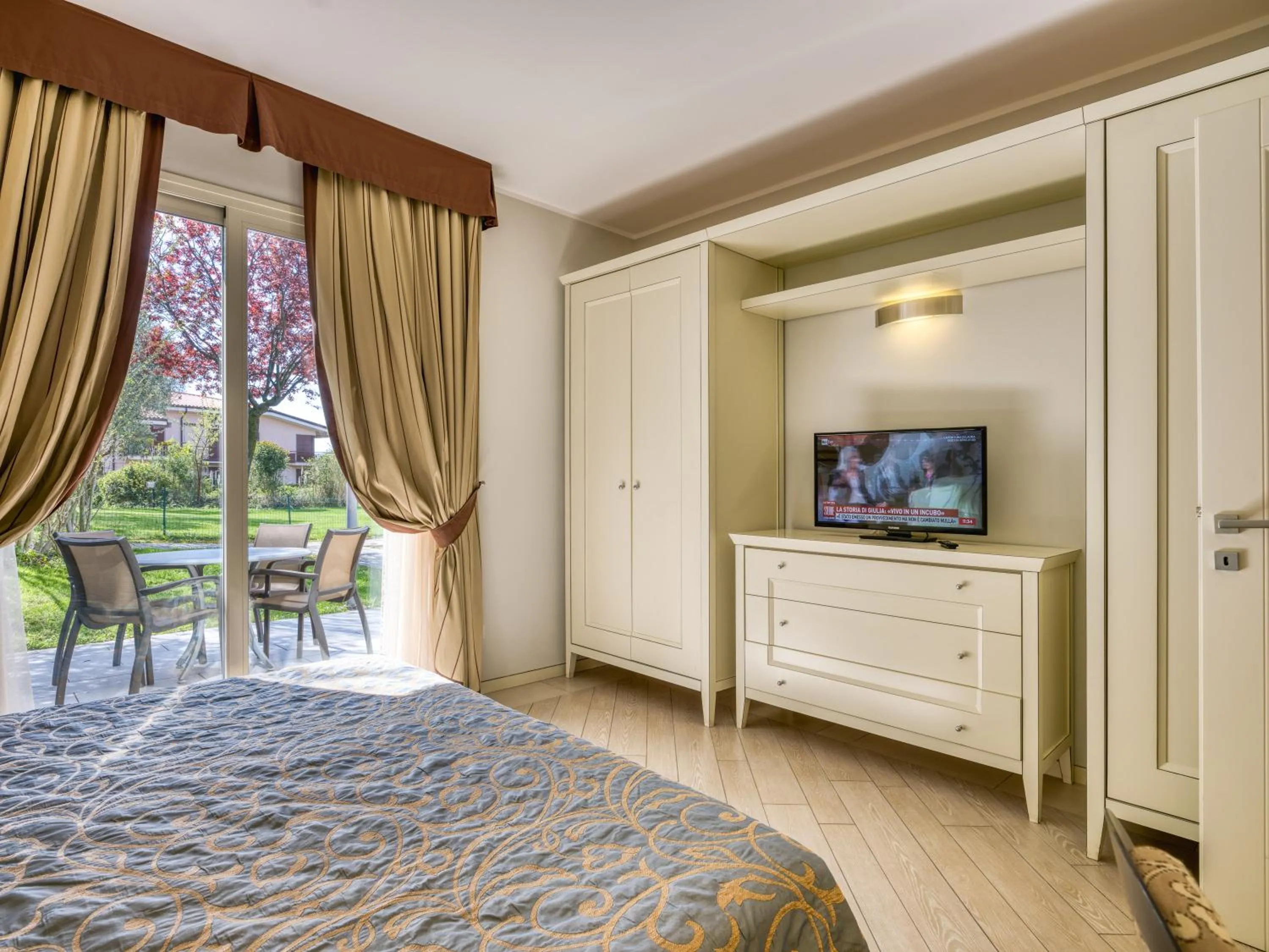 Bedroom, Bed in Parc Hotel Germano Suites & Apartments