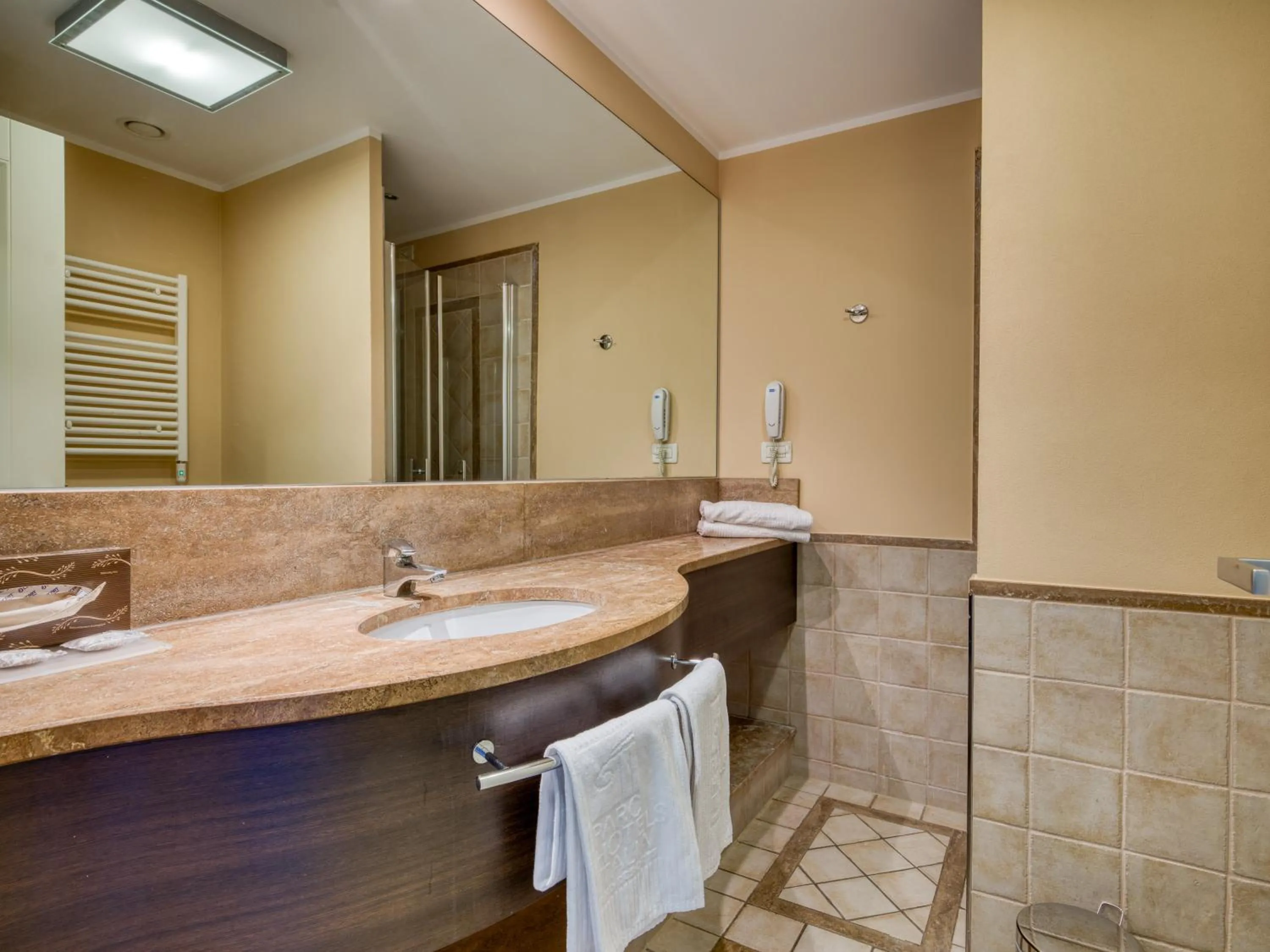 Bathroom in Parc Hotel Germano Suites & Apartments