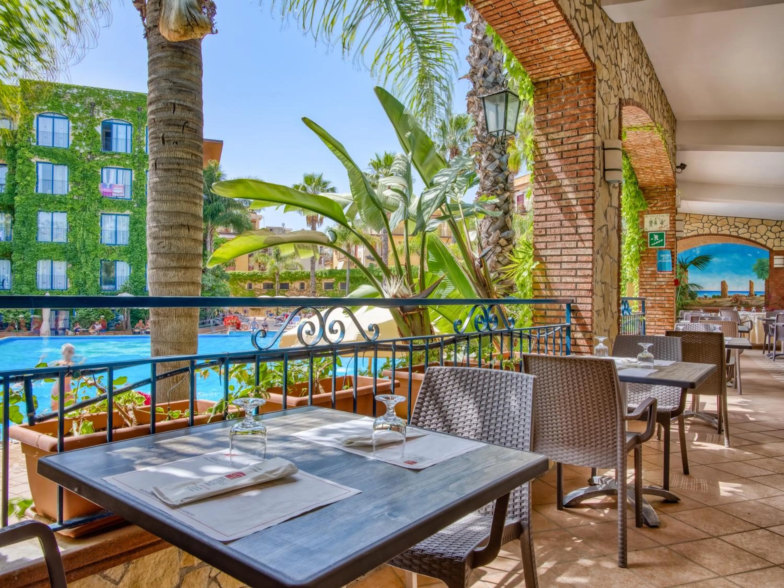 Restaurant/places to eat in Hotel Caesar Palace