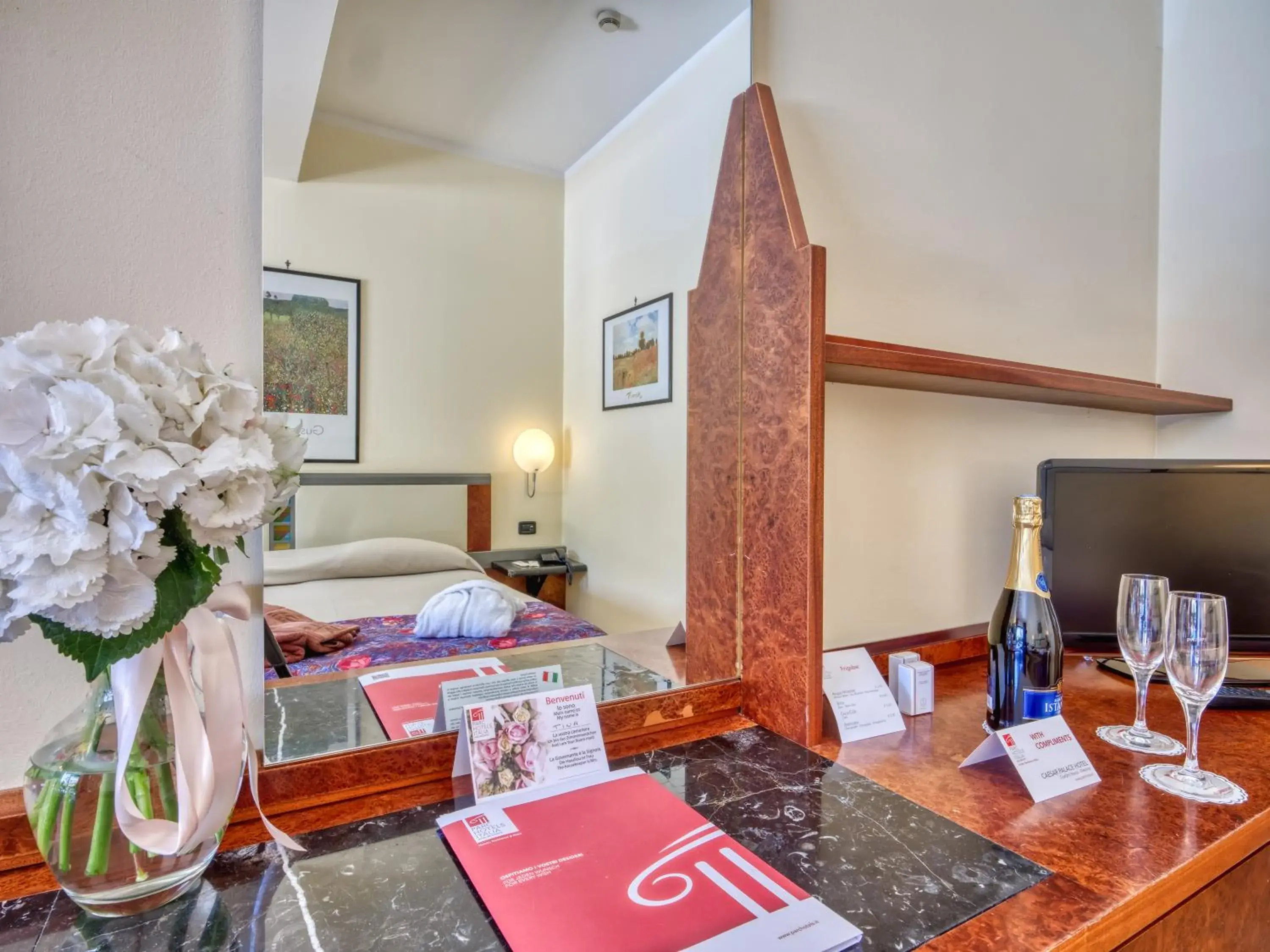 Standard Double or Twin Room in Hotel Caesar Palace Standard Double or Twin Room in Hotel Caesar Palace