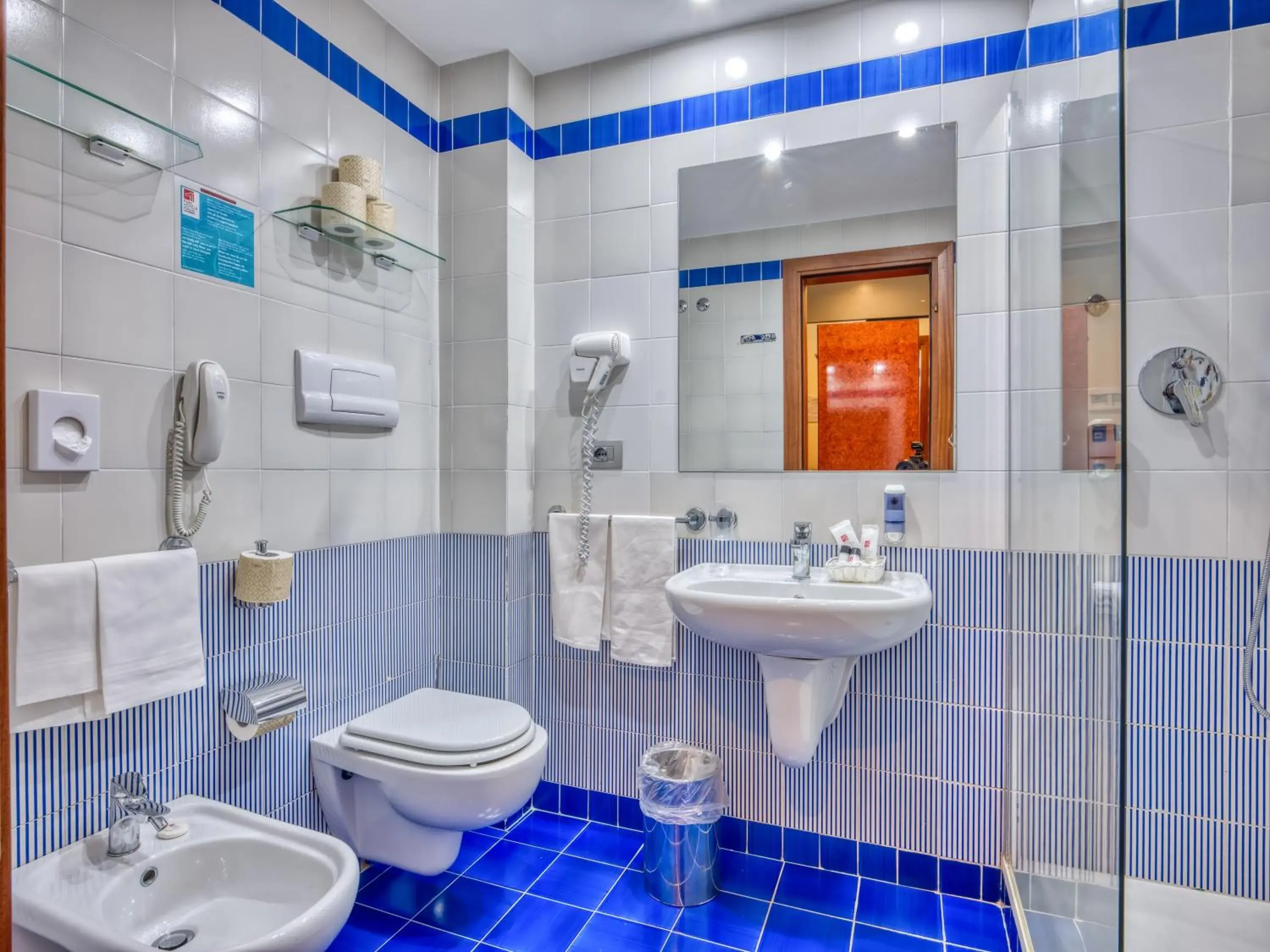 Standard Quadruple Room in Hotel Caesar Palace Standard Quadruple Room in Hotel Caesar Palace