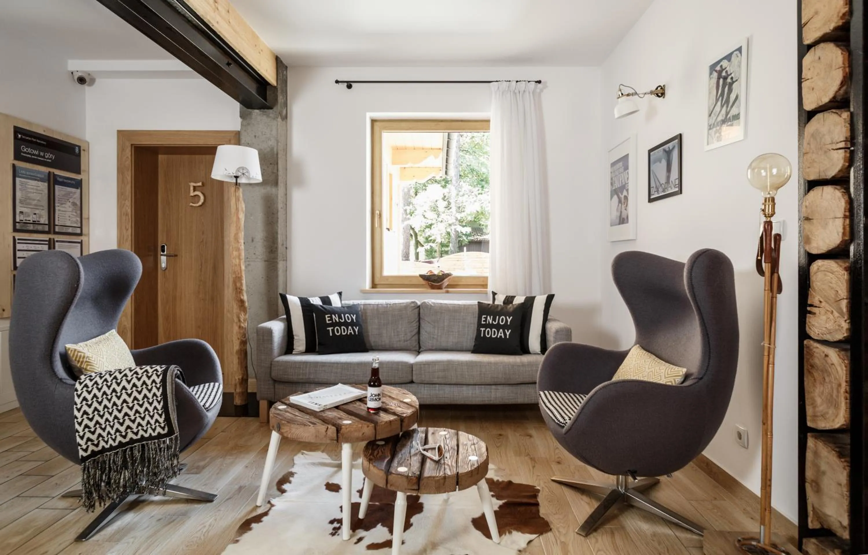 Communal lounge/ TV room in Villa 11 Folk & Design