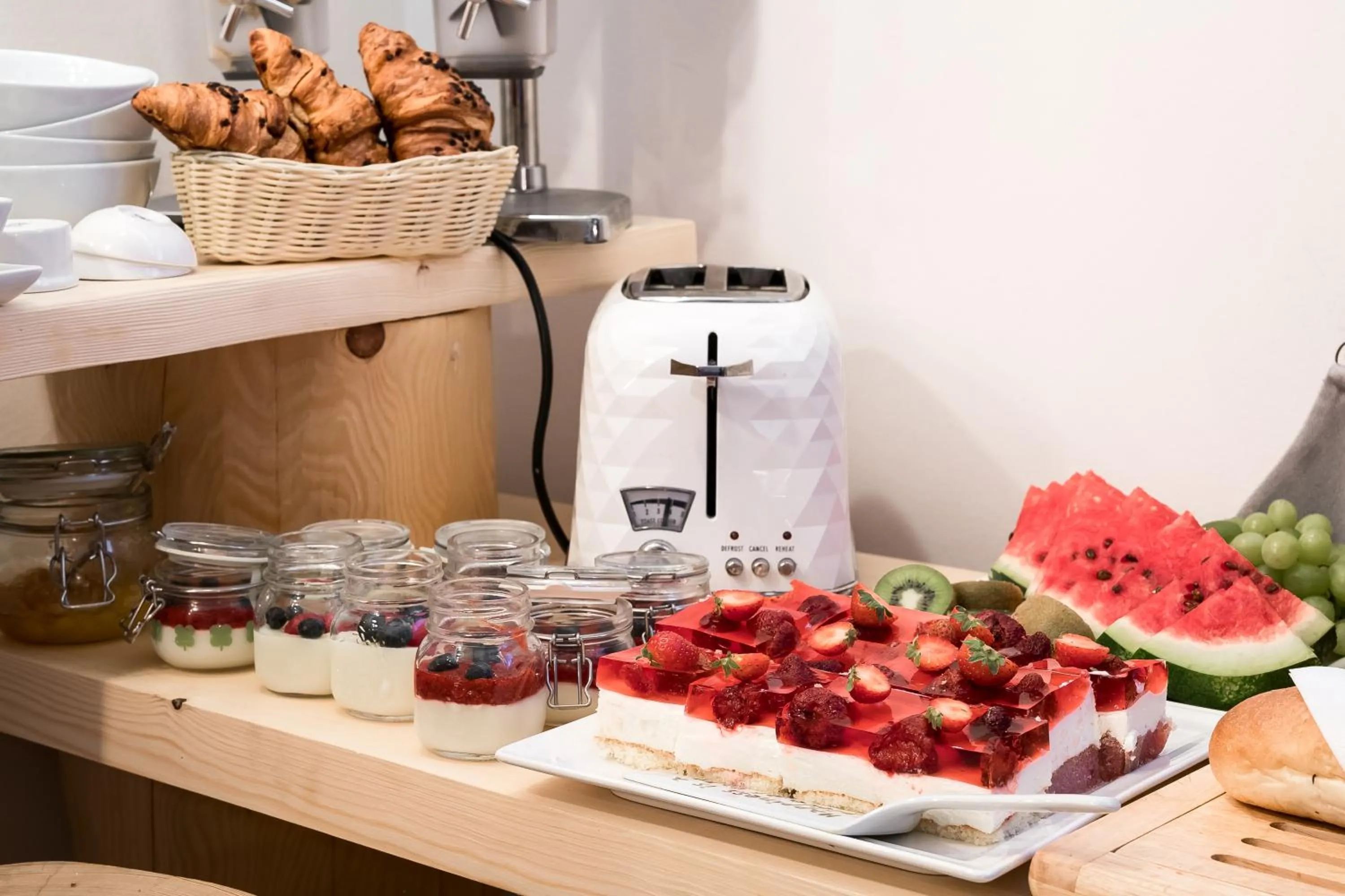 Food and drinks in Villa 11 Folk & Design