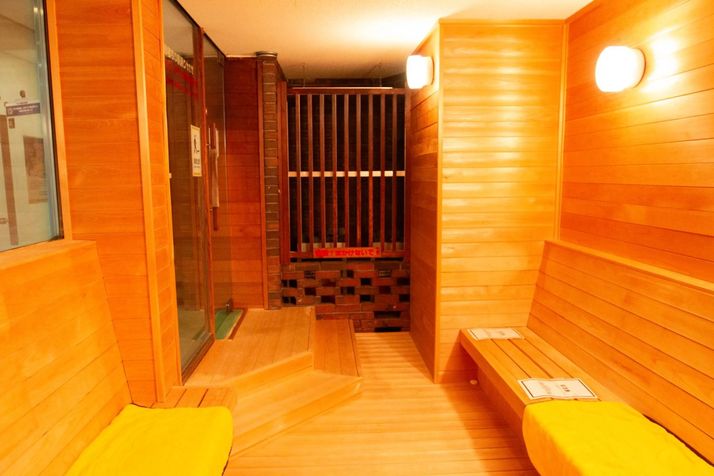 Capsule Hotel Asahi Plaza Shinsaibashi - Men's Only