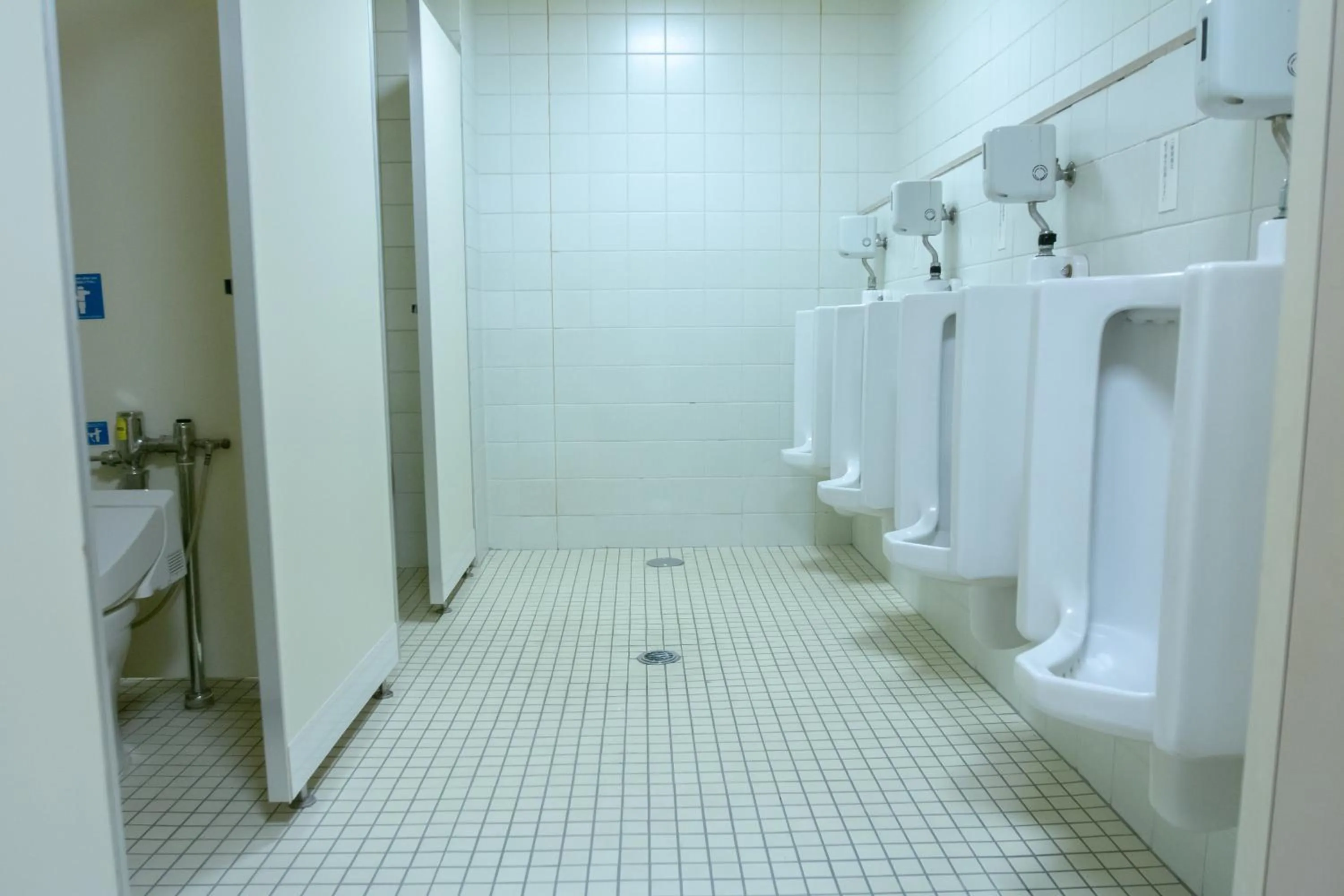 Toilet in Capsule Hotel Asahi Plaza Shinsaibashi - Men's Only