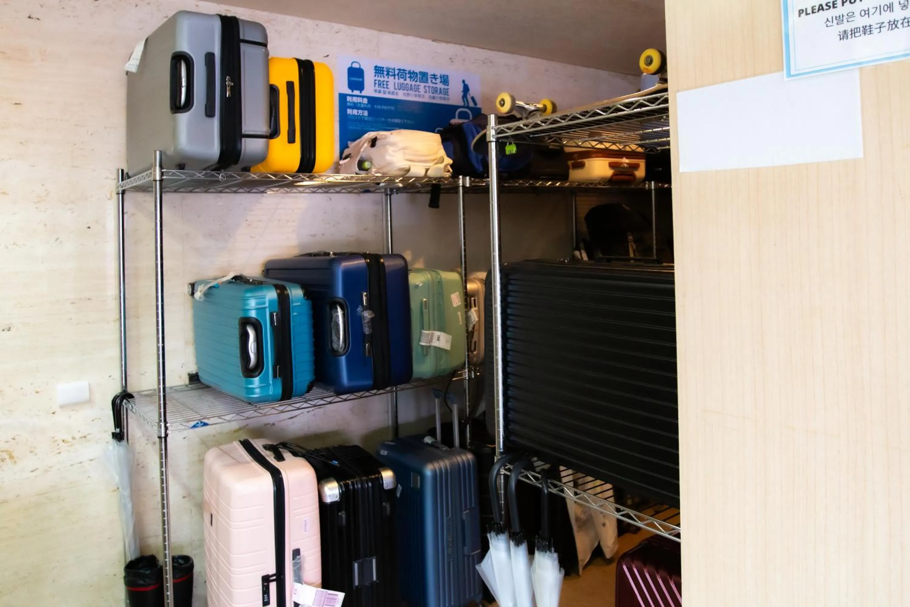 Capsule Hotel Asahi Plaza Shinsaibashi - Men's Only