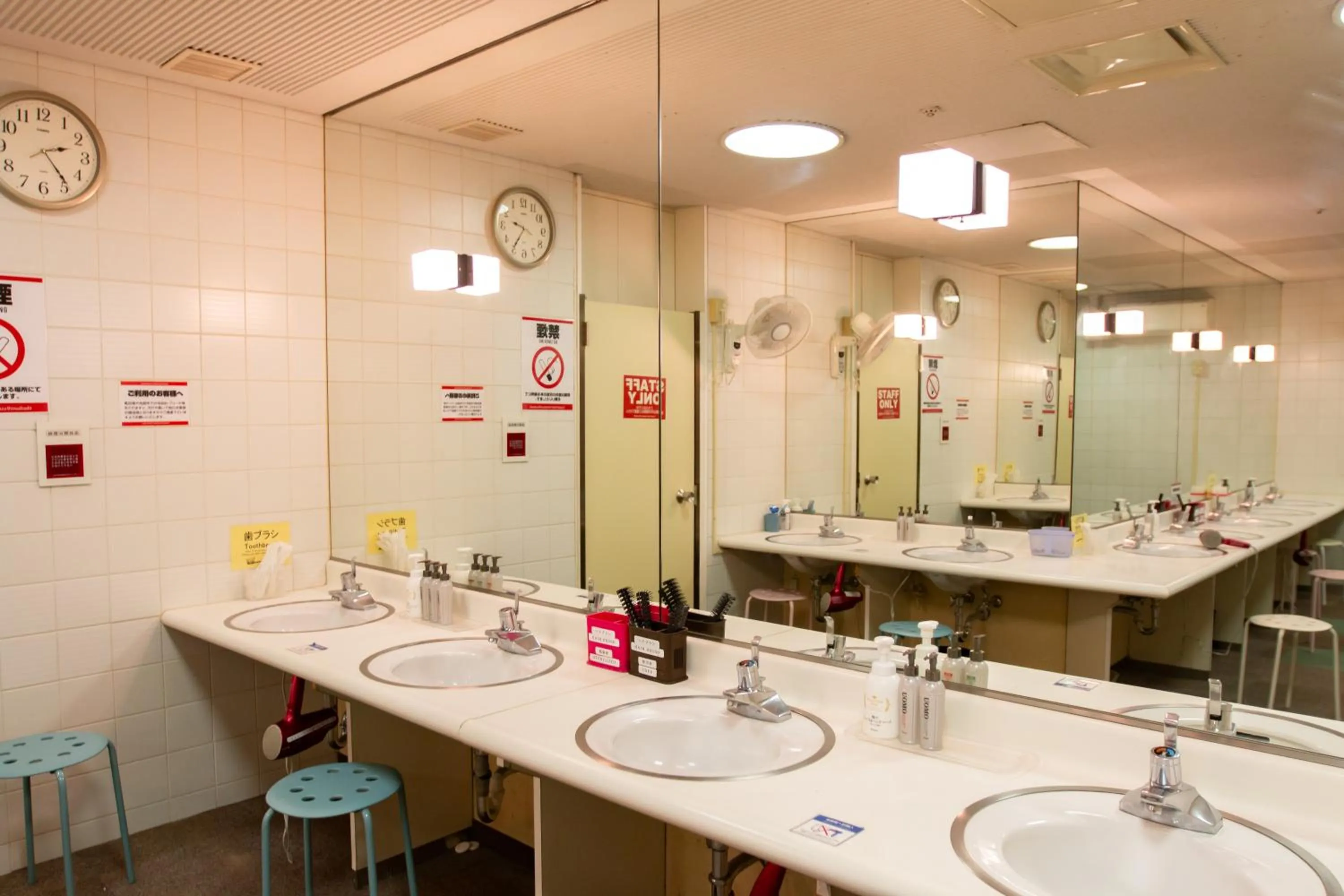 Capsule Hotel Asahi Plaza Shinsaibashi - Men's Only