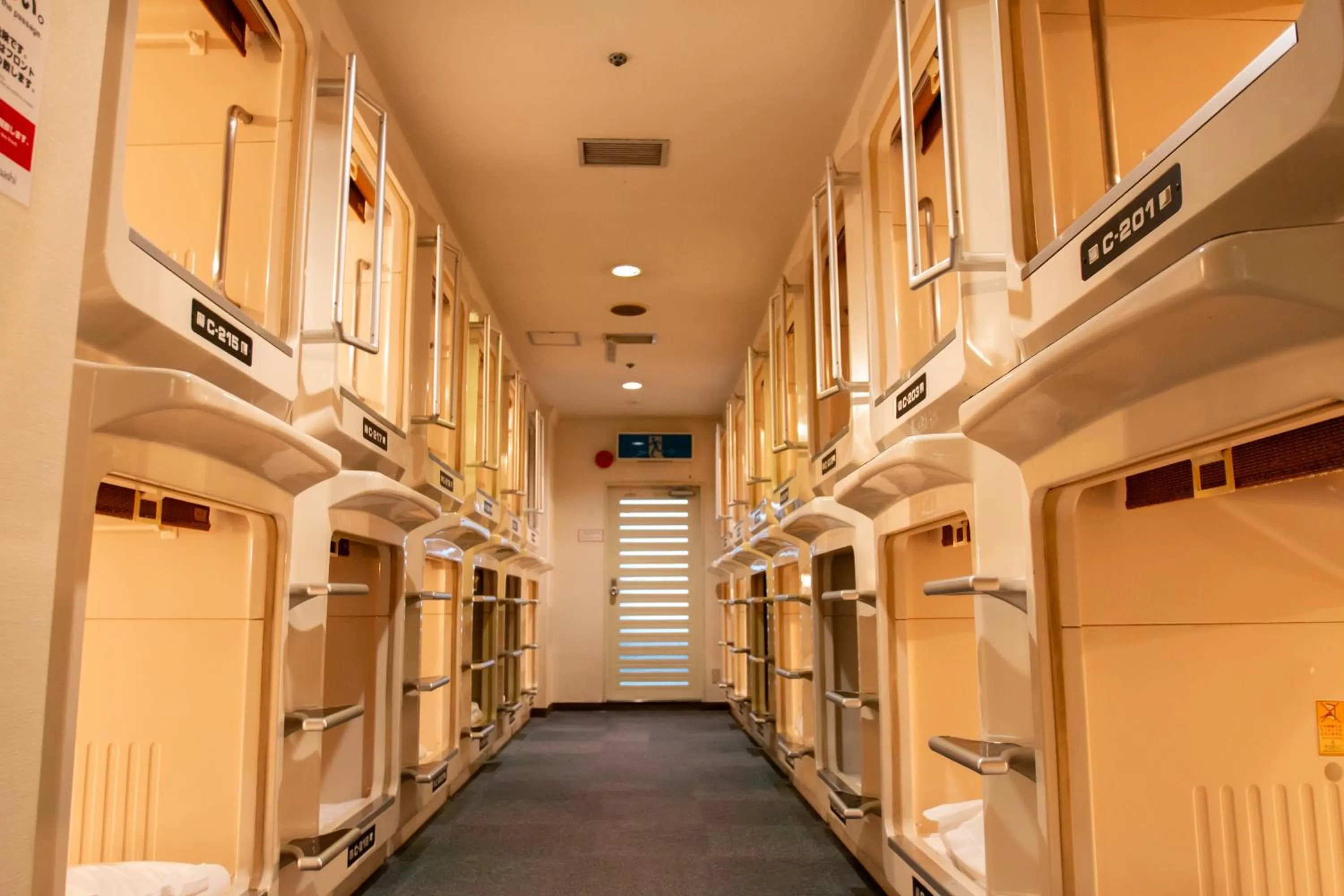 Capsule Hotel Asahi Plaza Shinsaibashi - Men's Only