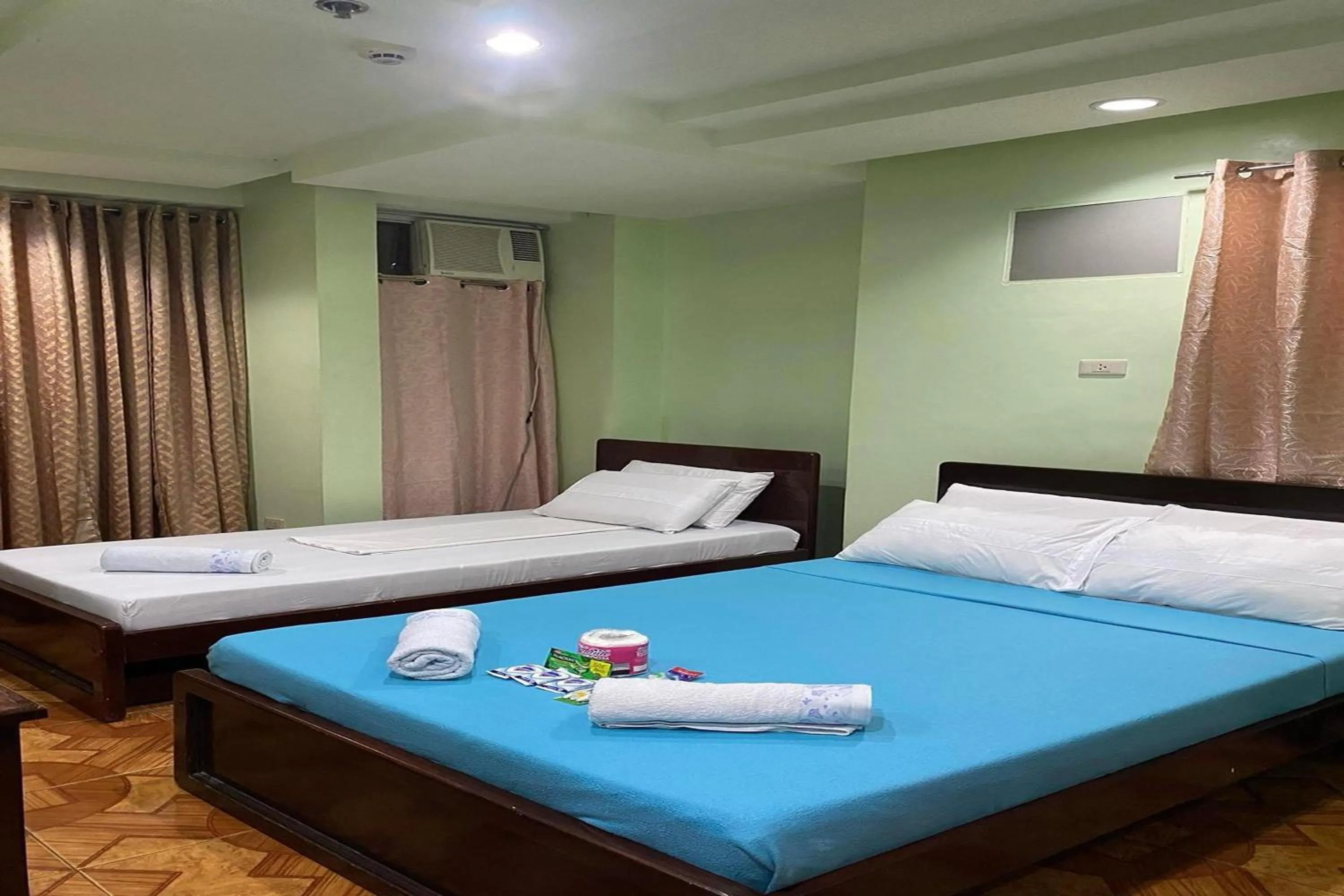 Bedroom, Bed in Voyagers Palace