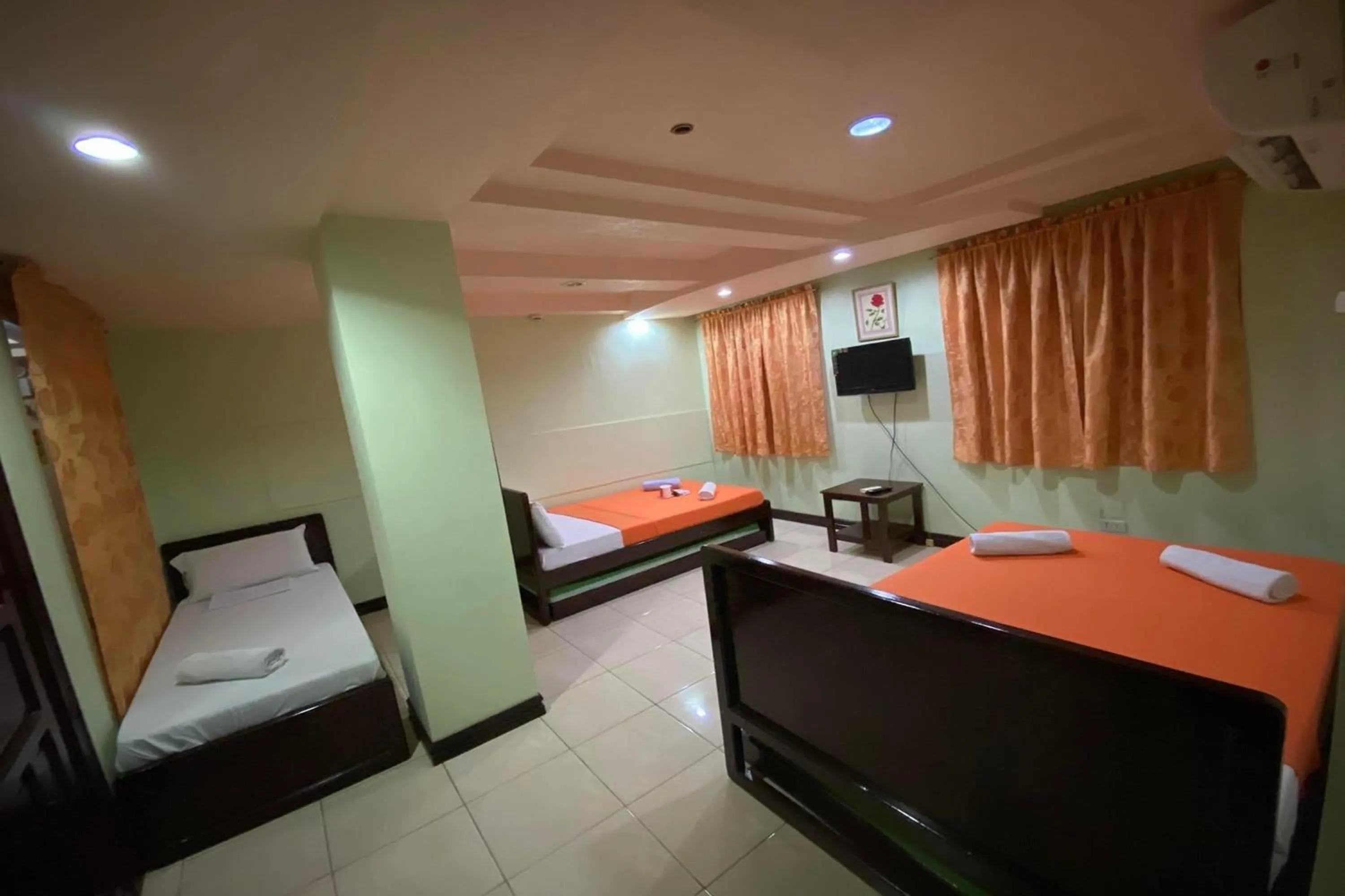 Bedroom, Bed in Voyagers Palace