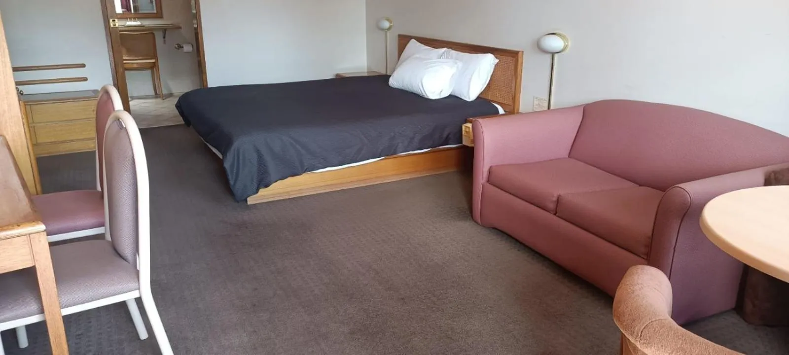 Bed in Nandewar Motor Inn