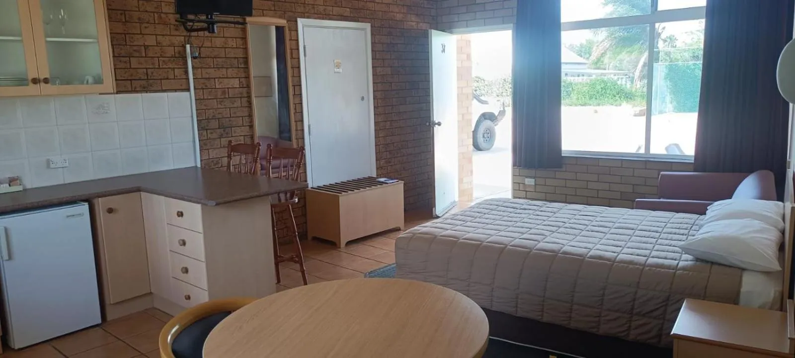 Bed in Nandewar Motor Inn