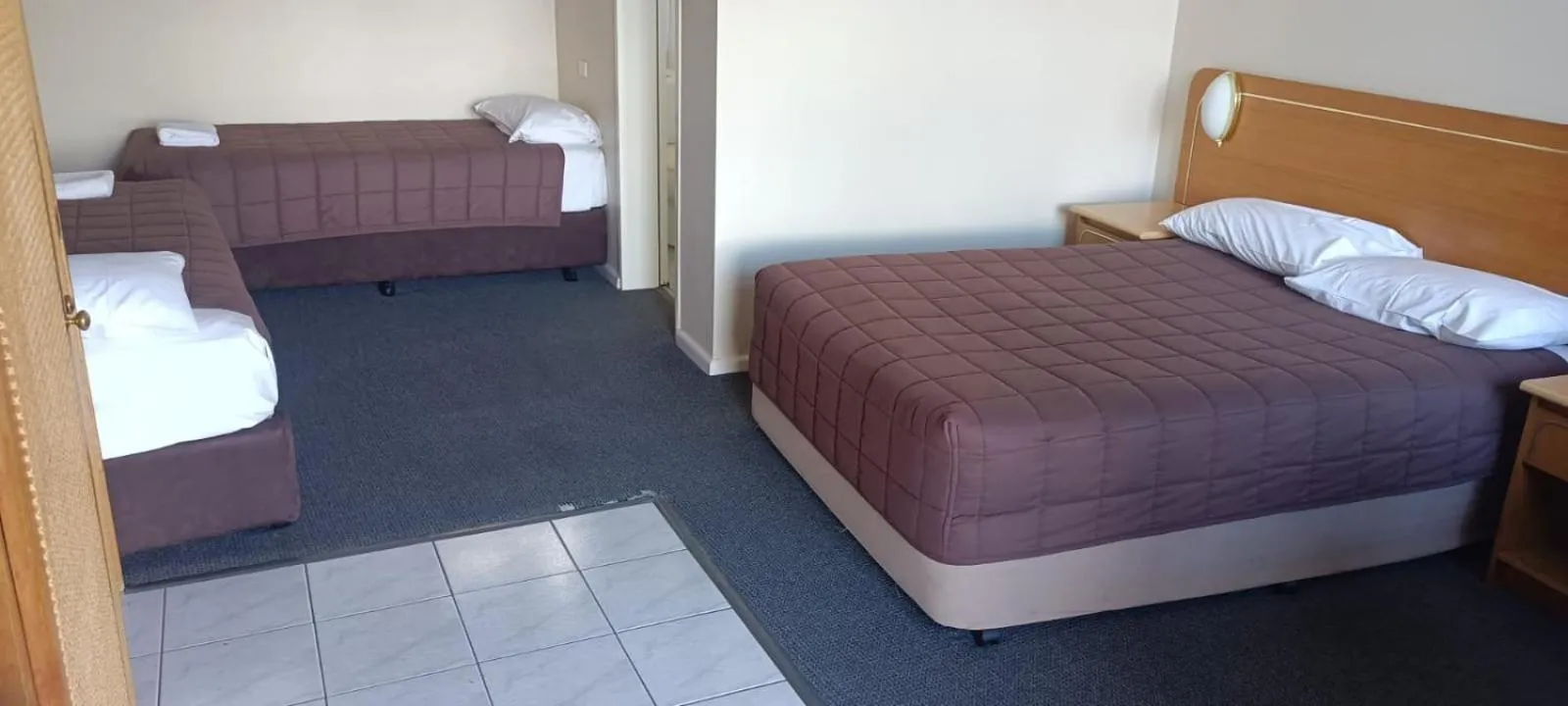 Bed in Nandewar Motor Inn