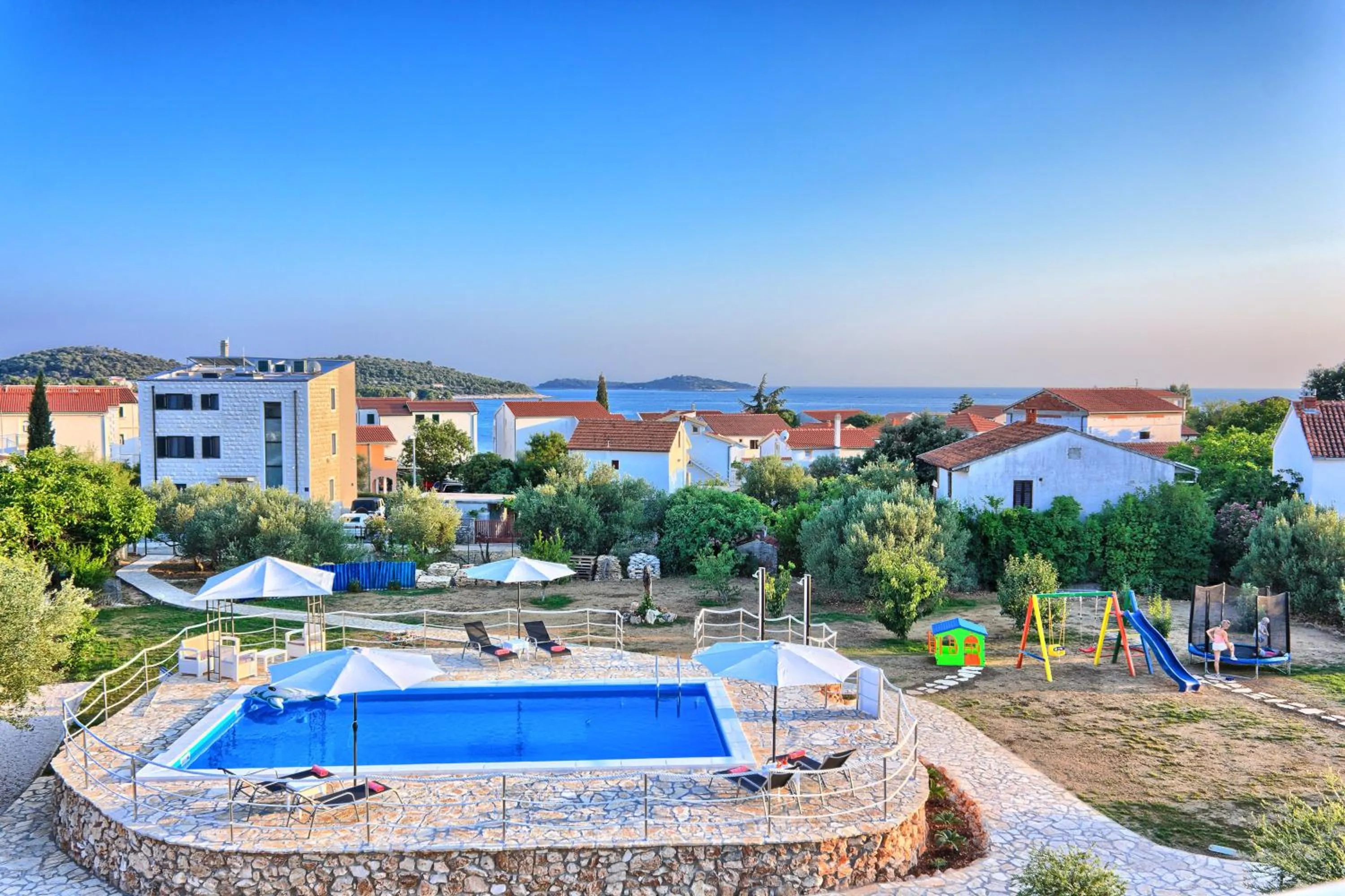 Garden in Apartments CVITA Holiday