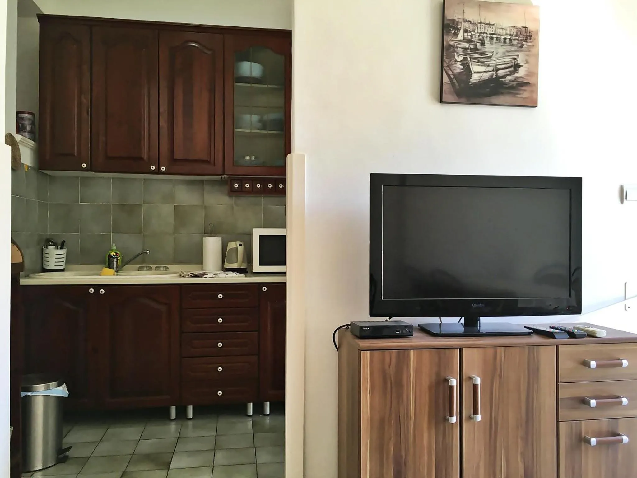 TV and multimedia in Klarina Apartments