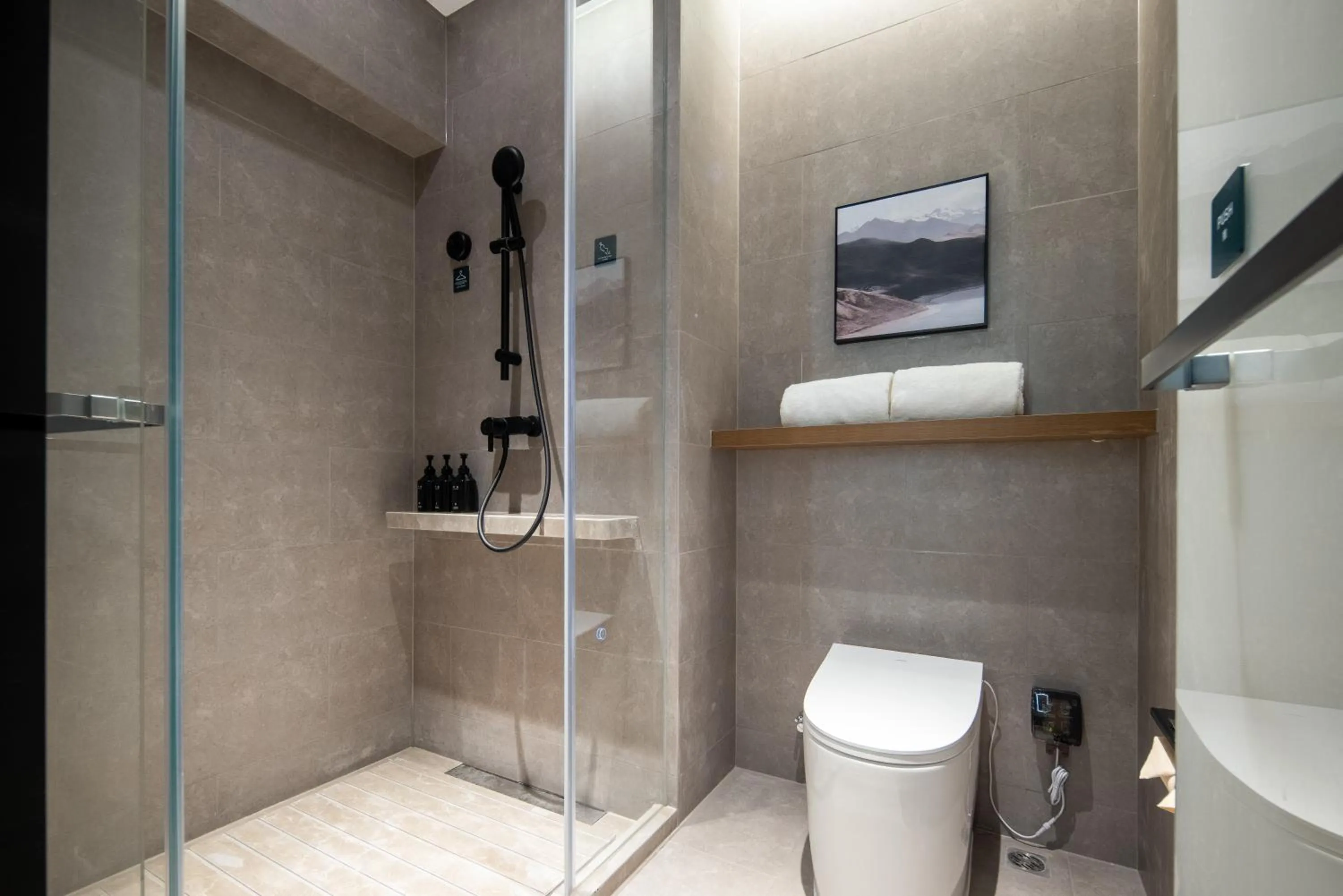 Atour Hotel Hefei Binhu Yungu Financial City