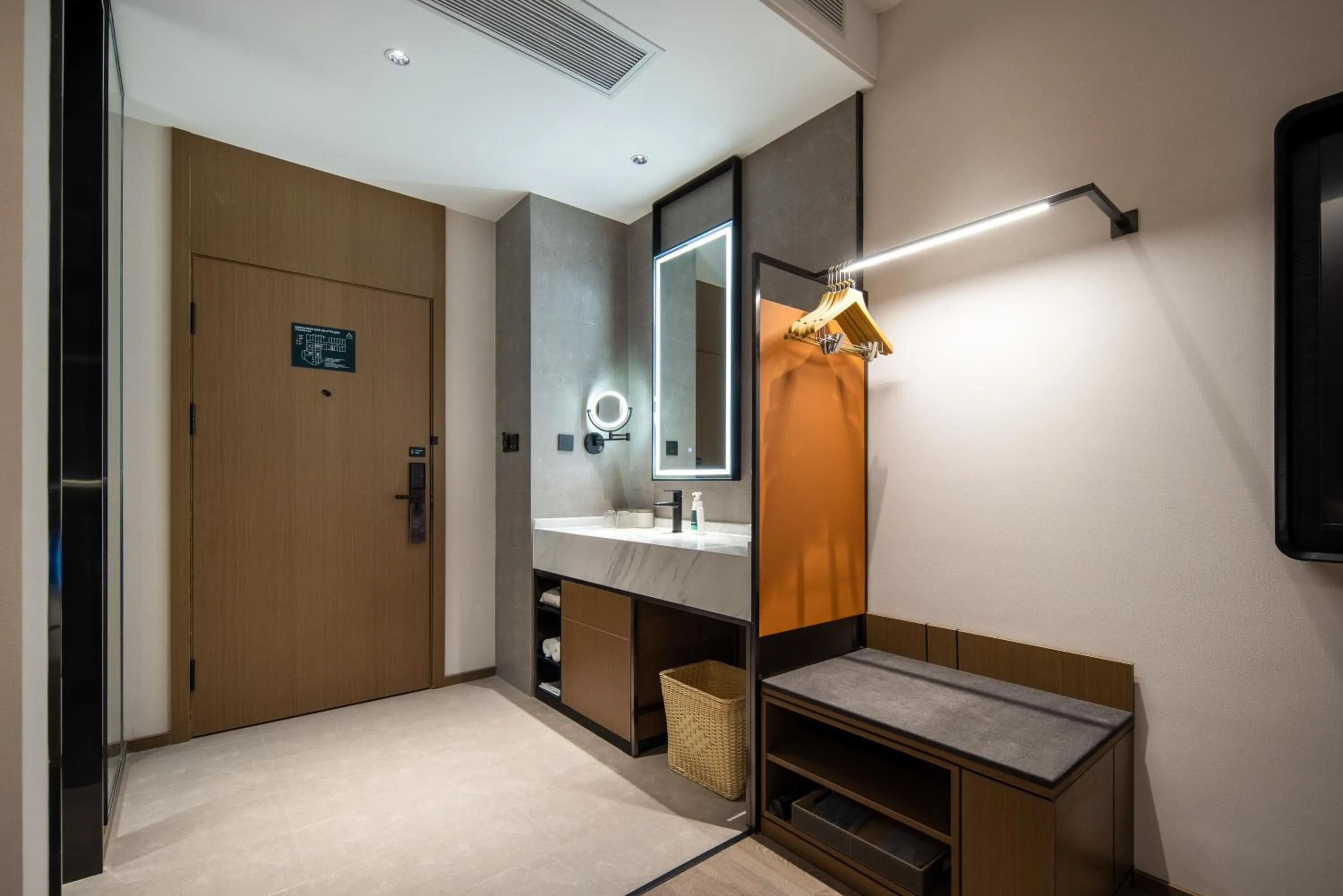 Atour Hotel Hefei Binhu Yungu Financial City