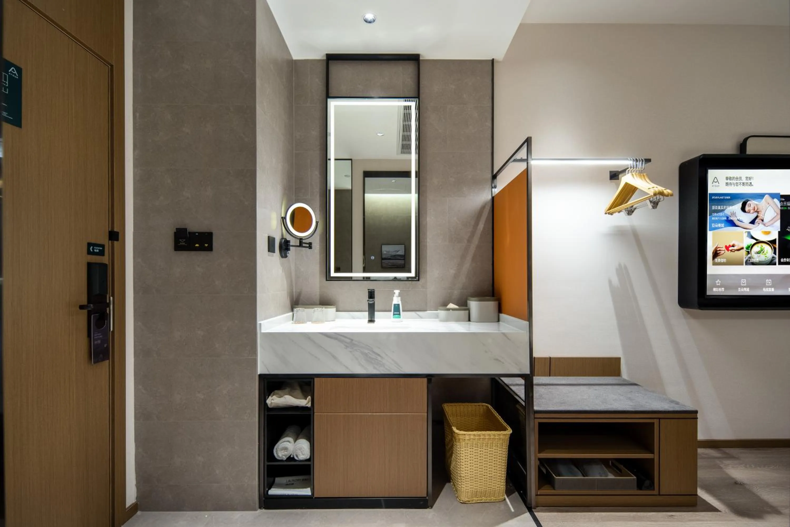 Atour Hotel Hefei Binhu Yungu Financial City