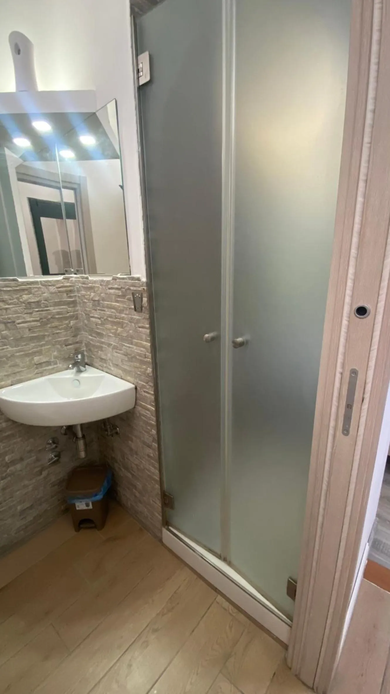 Shower in Petros rooms&apartments