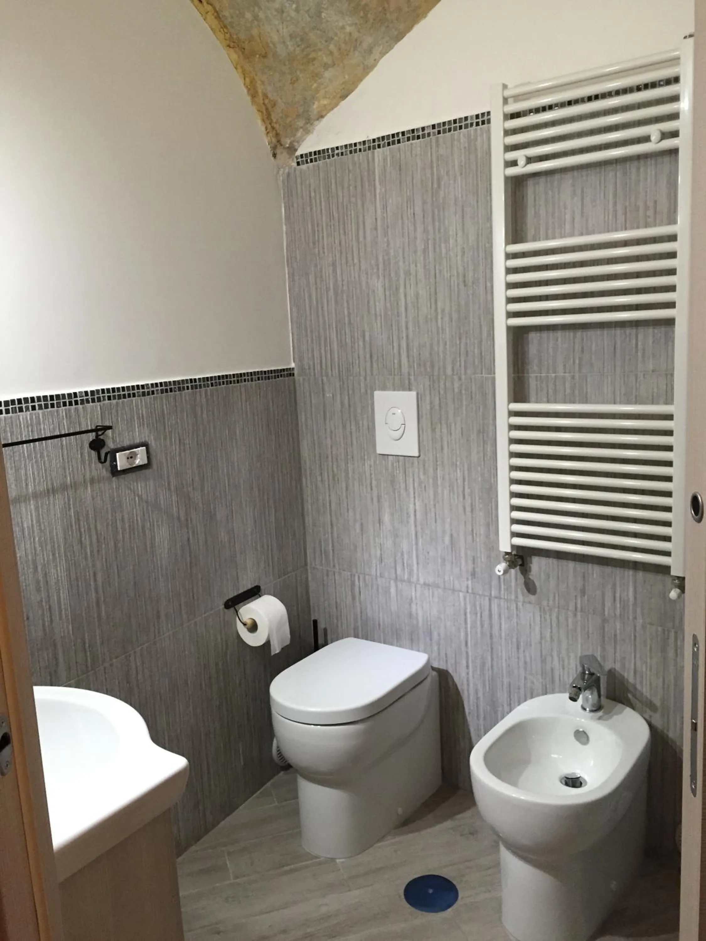 Bathroom in Petros rooms&apartments