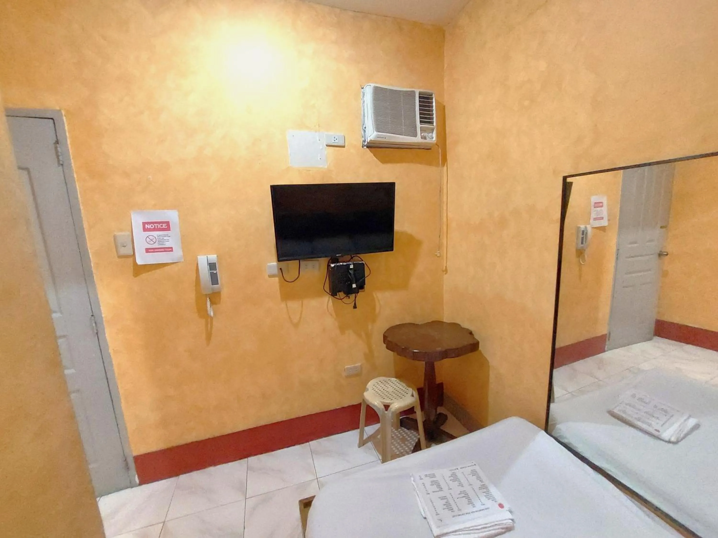 Bedroom, Bed in MCT Hotel