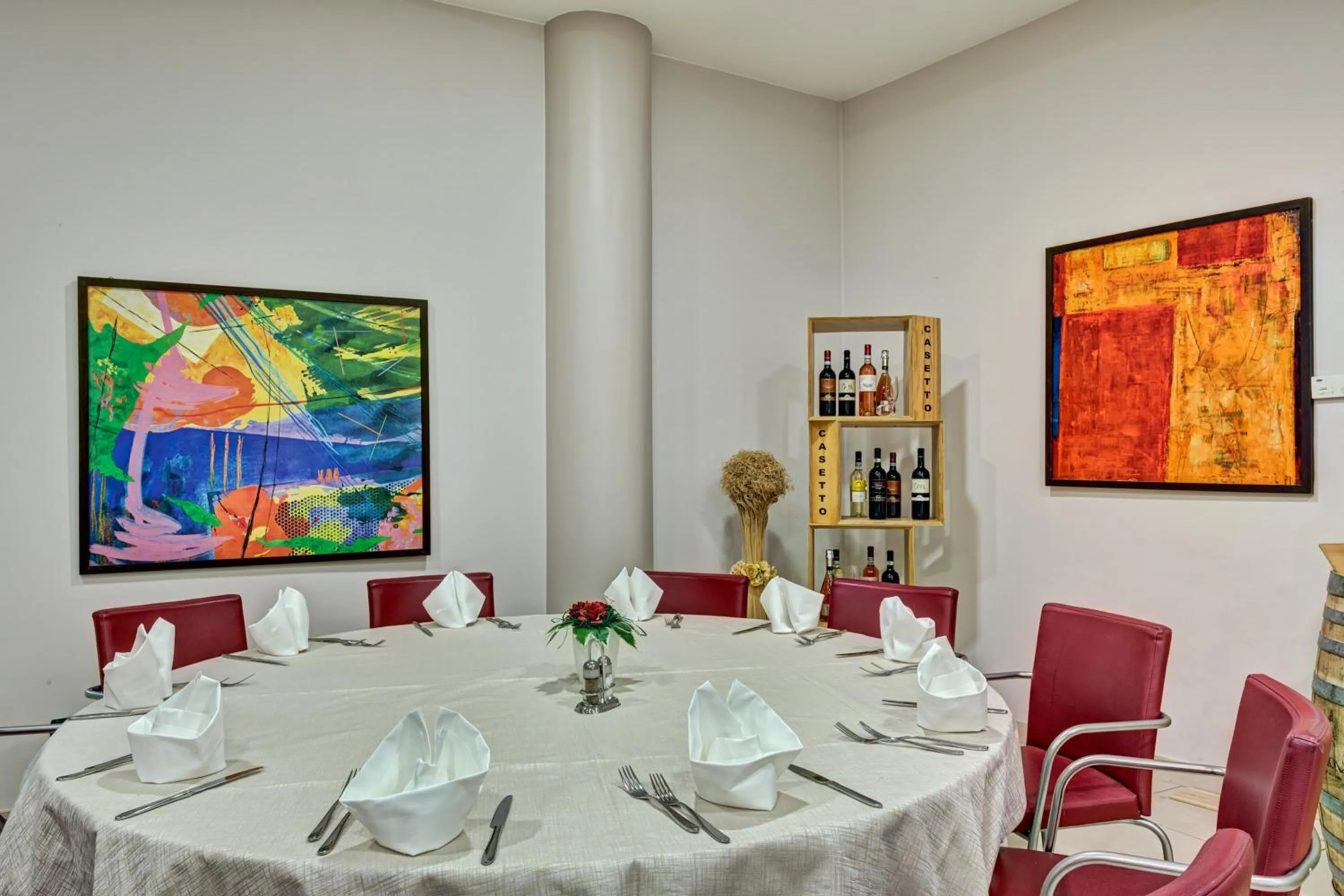 Restaurant/places to eat in Residence Eden