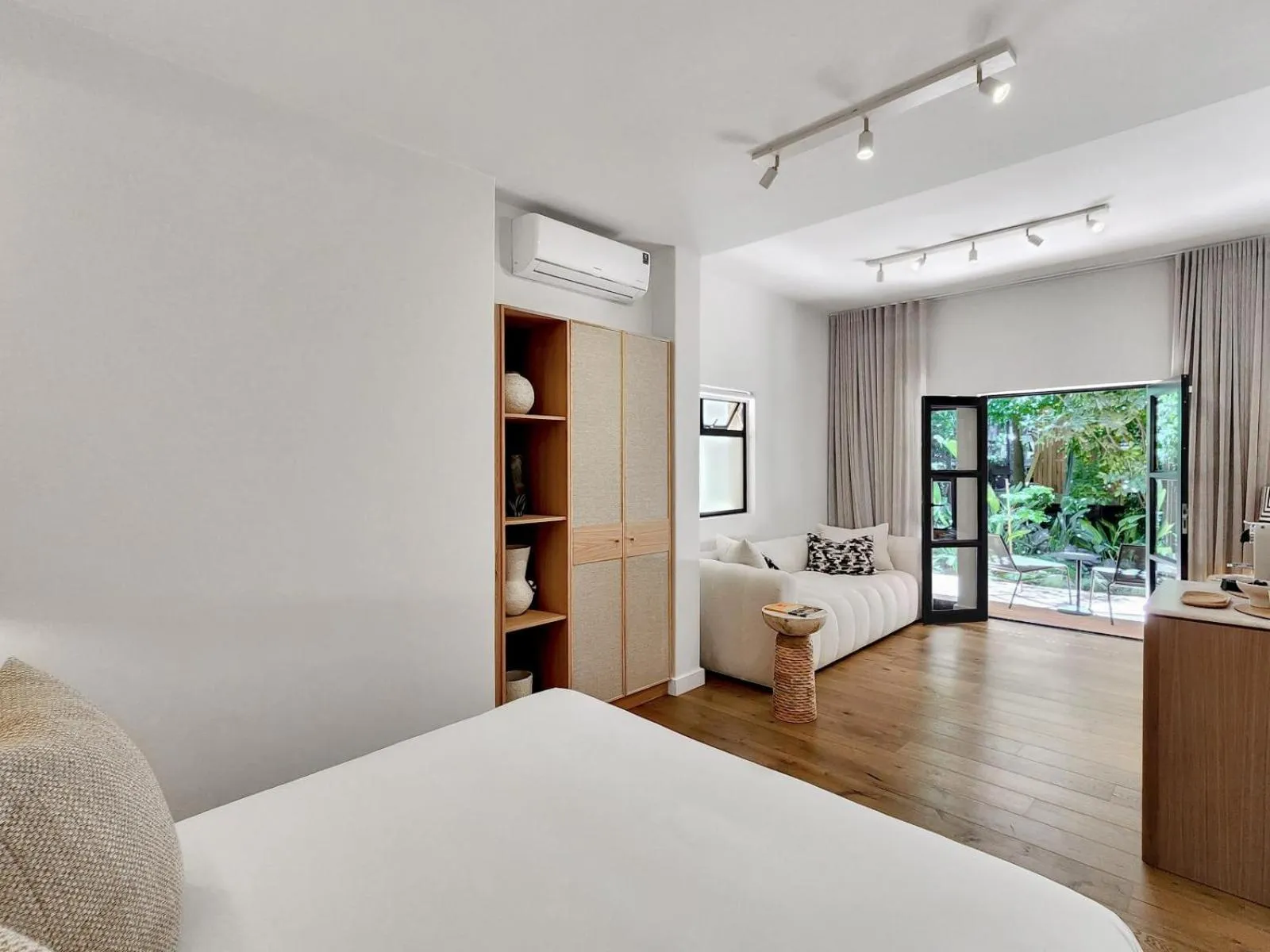 Photo of the whole room, Bed in Botany House Boutique Retreat