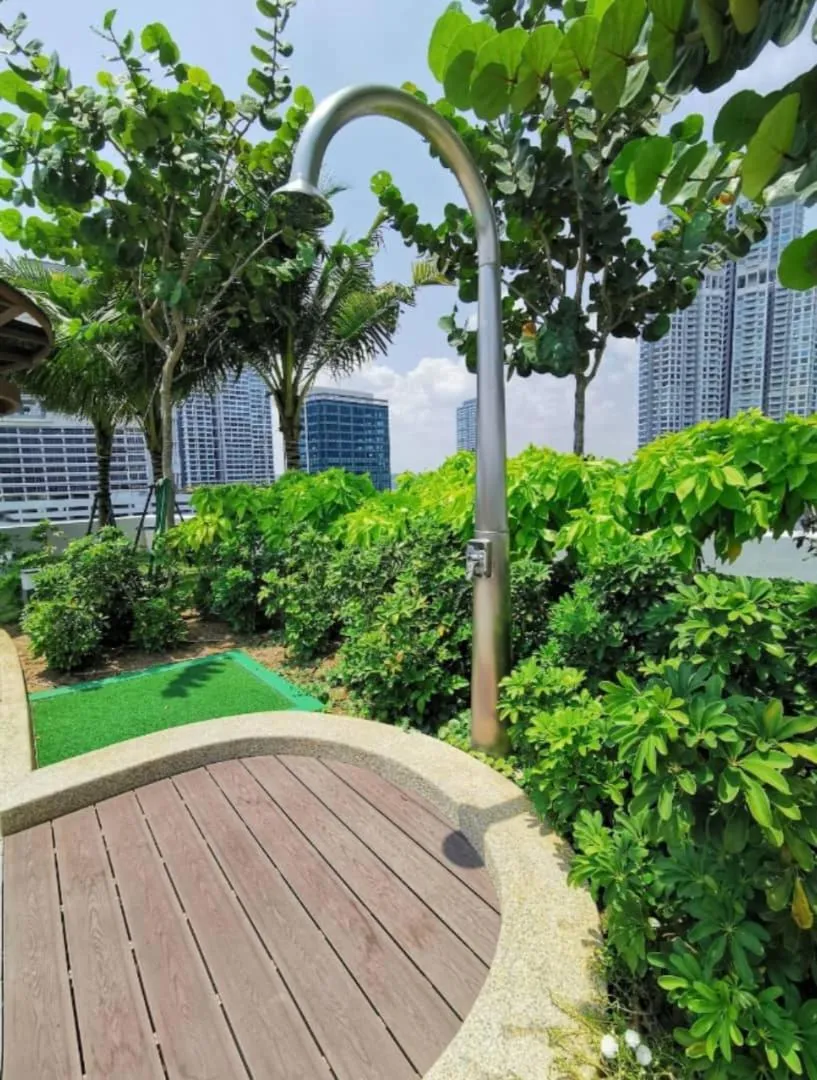 Almas Couple Urban Retreat Puteri Harbour BySTAY