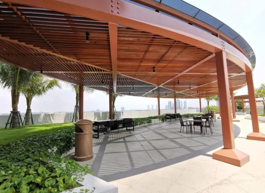 Almas Couple Urban Retreat Puteri Harbour BySTAY