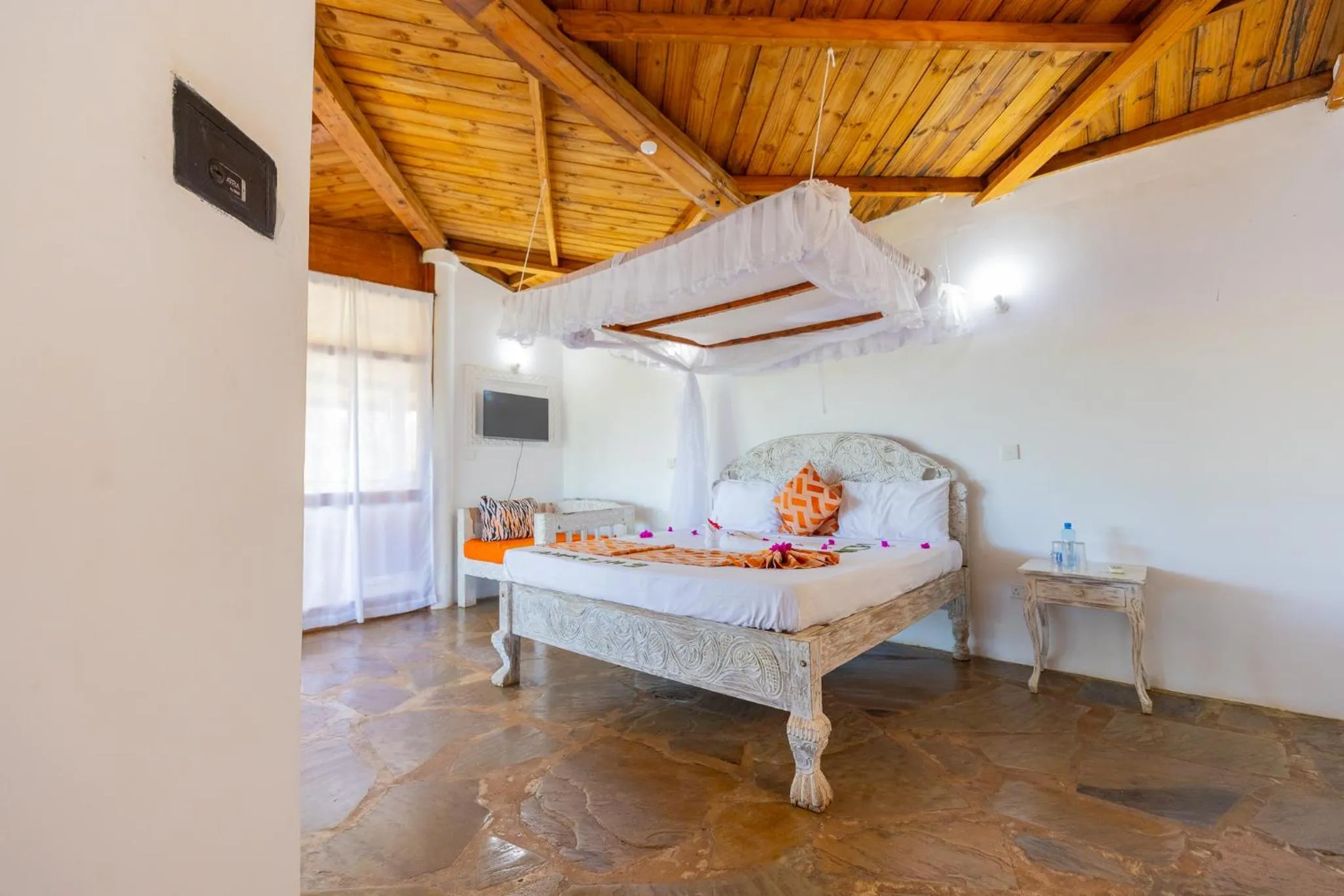 Bed in Silver Rock Boutique Resort by Mokawa - Hotel & Apartments