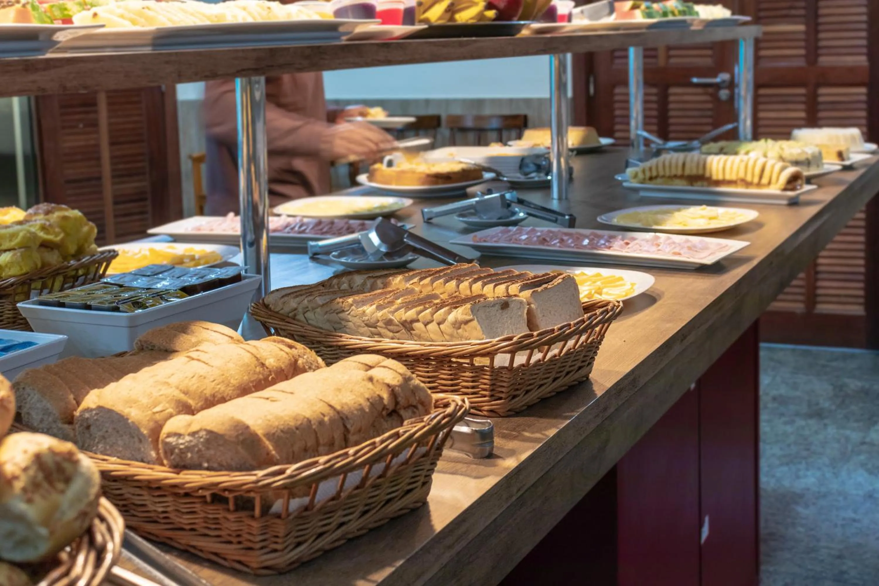Buffet breakfast in Mediterrane Hotel by Castelo Itaipava