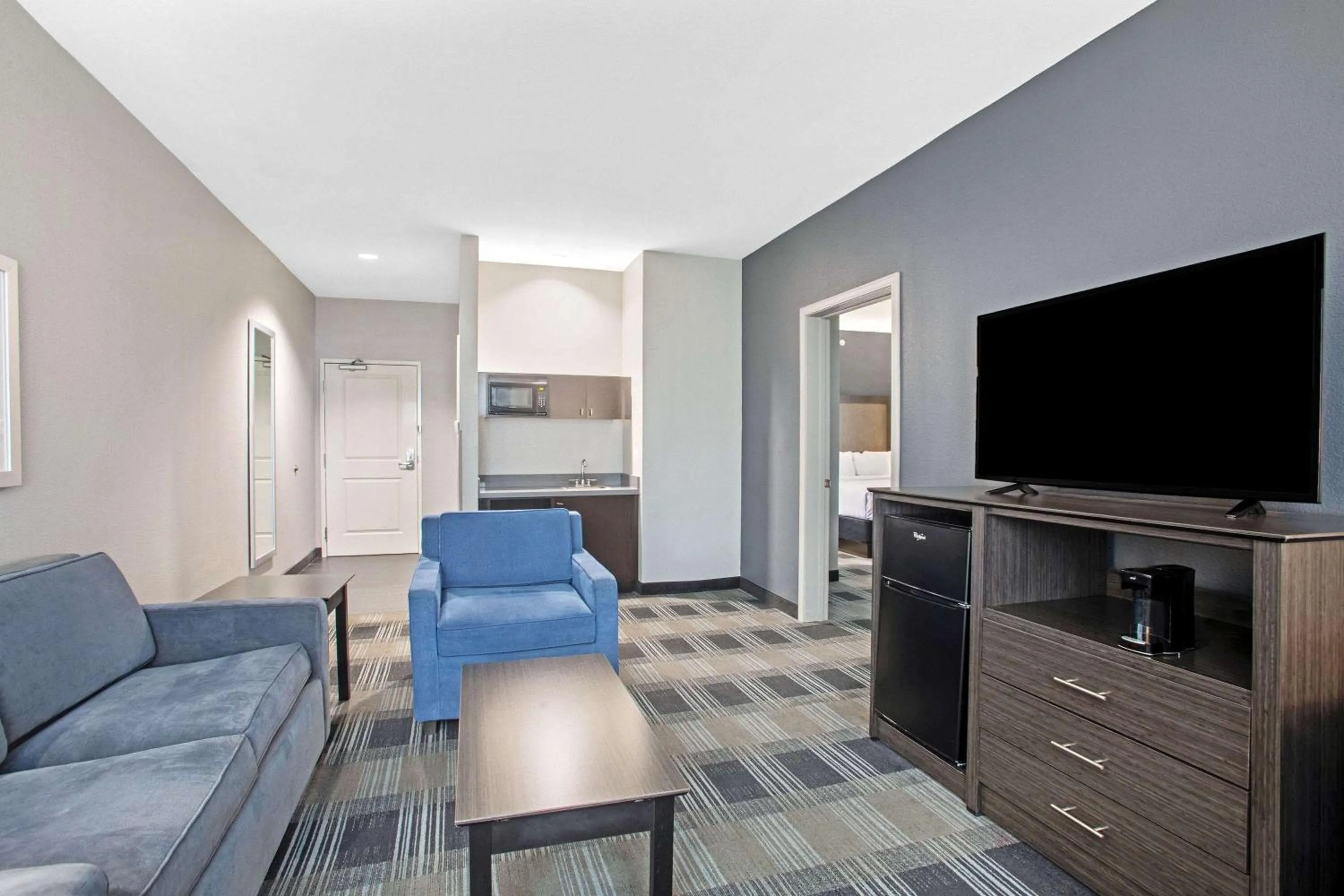 Photo of the whole room in La Quinta by Wyndham Victoria - South