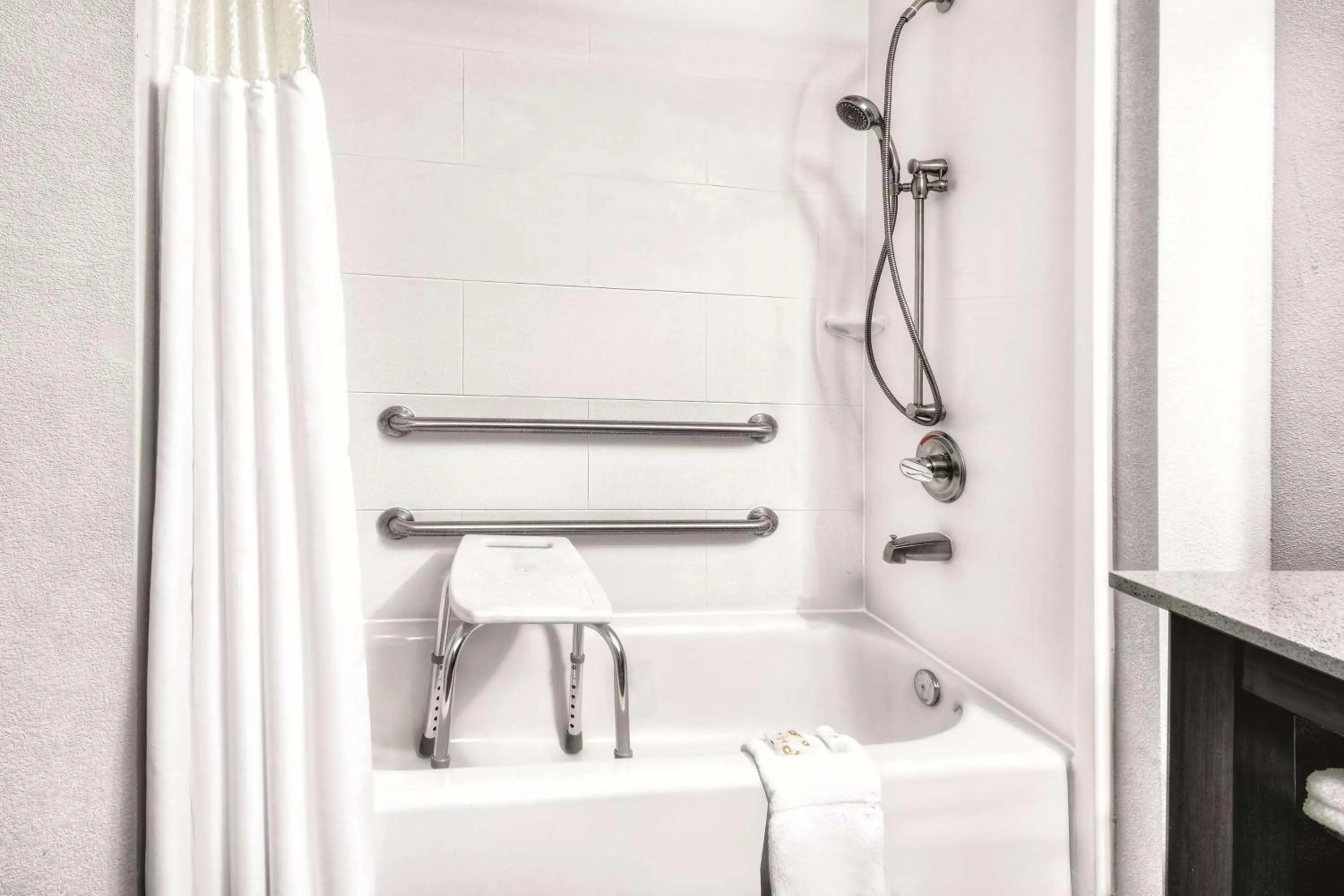 Photo of the whole room in La Quinta by Wyndham Victoria - South