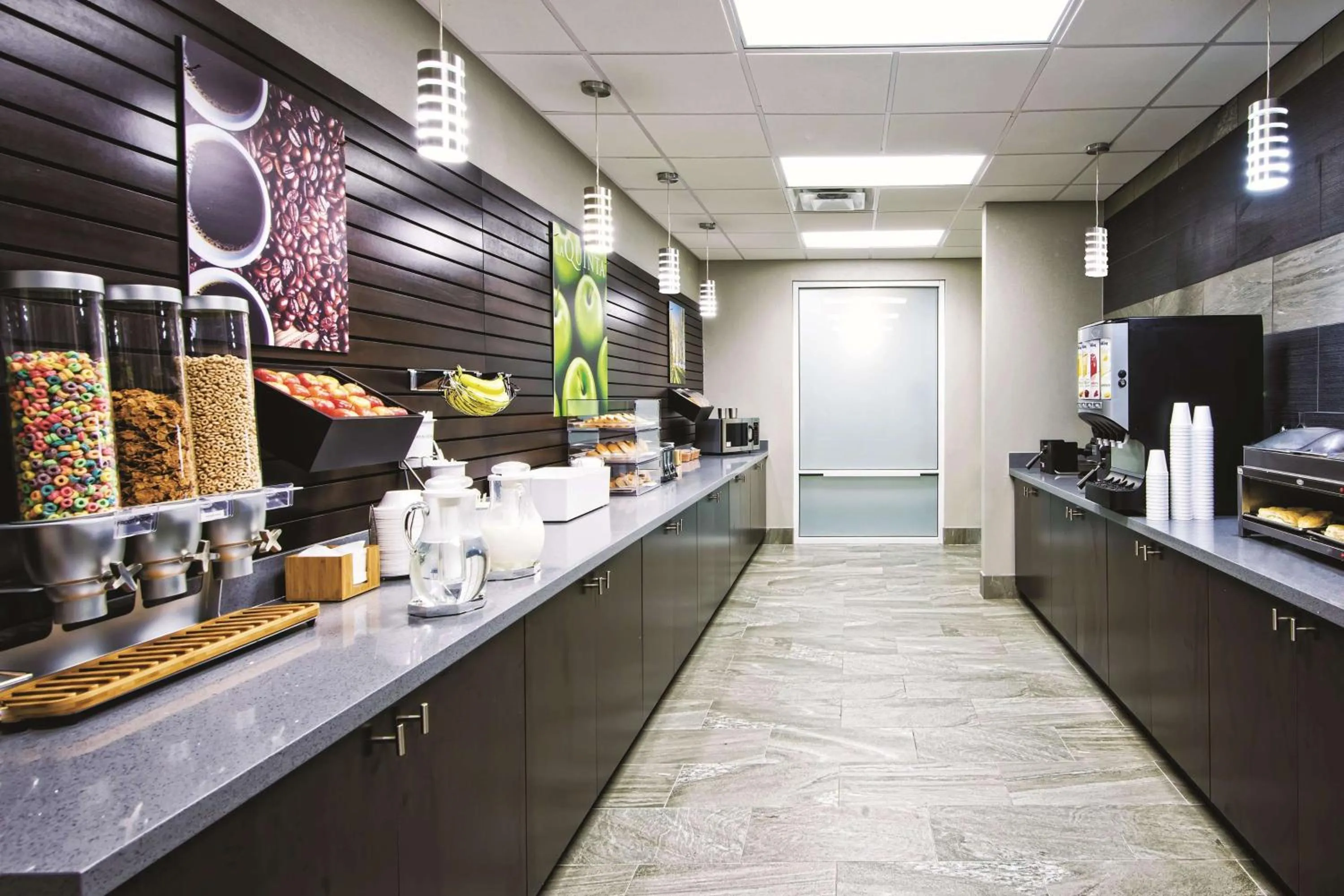 Restaurant/places to eat in La Quinta by Wyndham Victoria - South